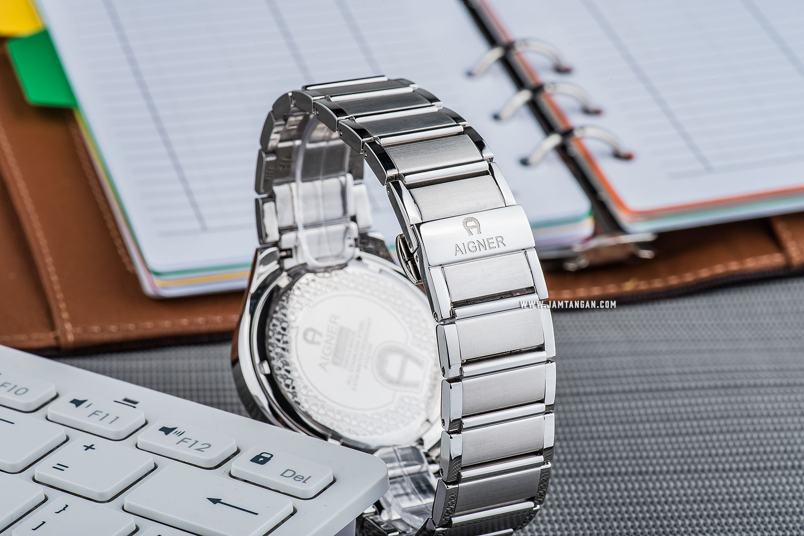 Aigner Cortina A102105 Stainless Steel White Dial Machtwatch