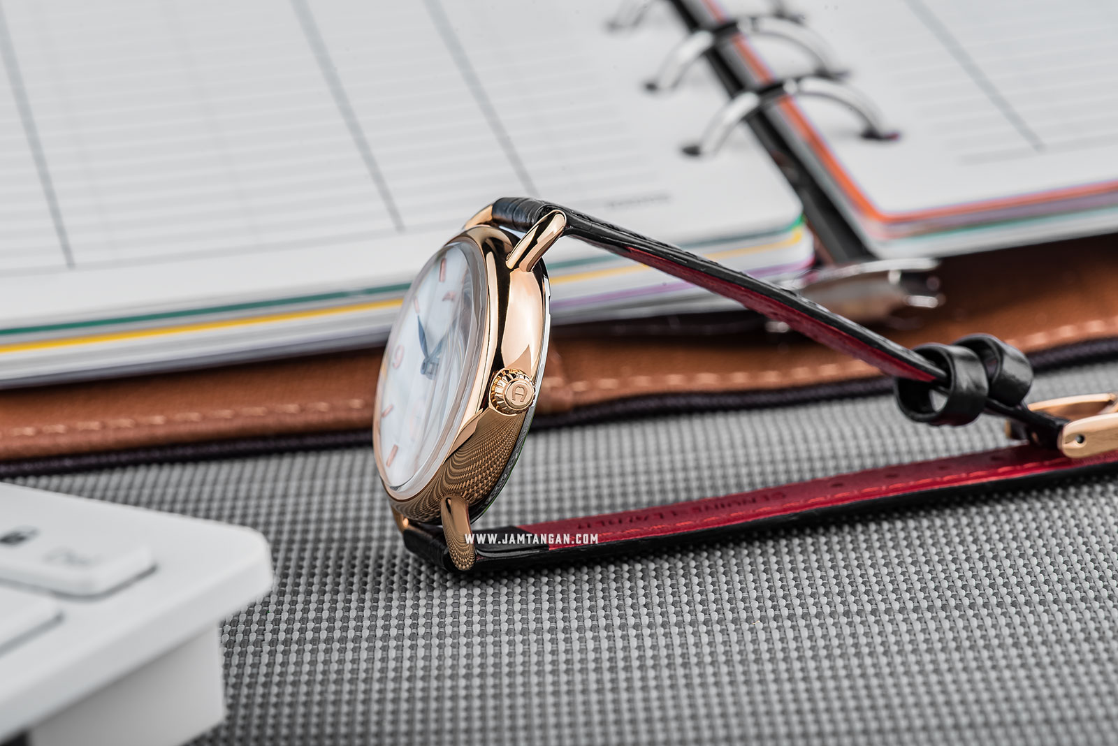 Aigner Belluno A17210 Gold Plated Stainless Steel Black Genuine Leather Strap Machtwatch