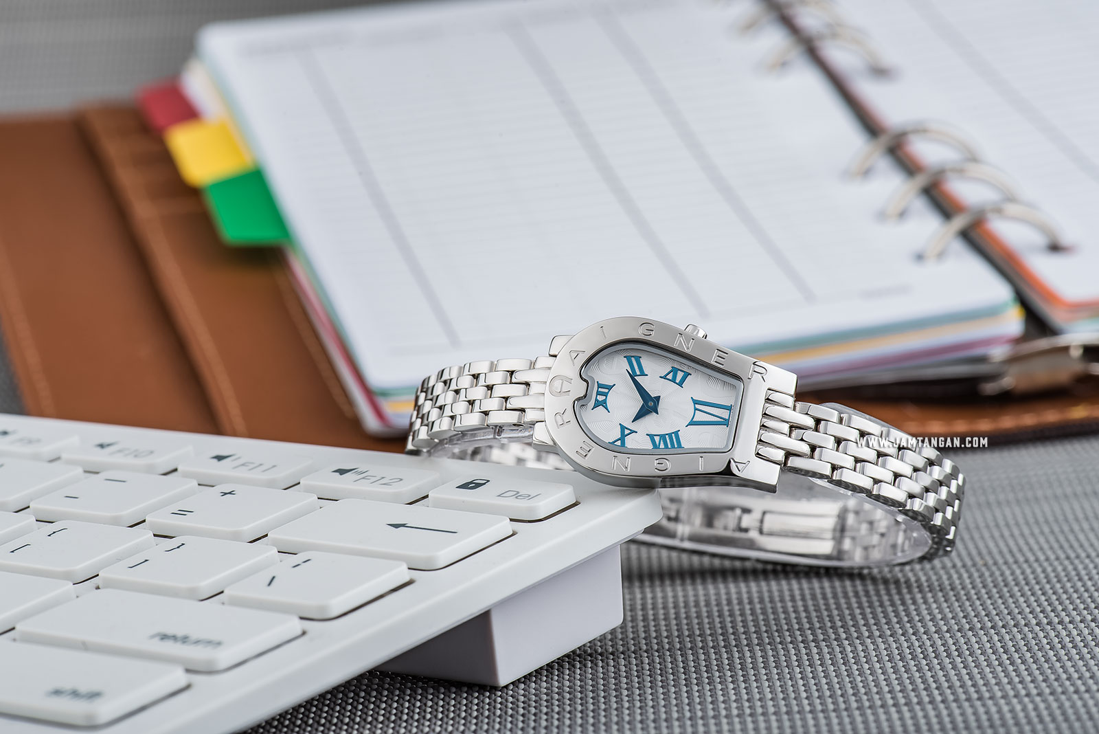 Aigner Olbia II A29226 Ladies White Dial Stainless Steel Machtwatch