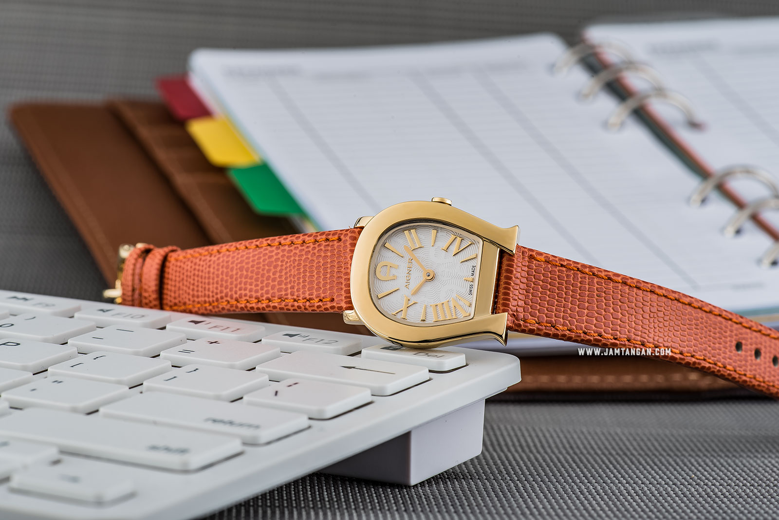 Aigner Varese A45210 Ladies White Pattern Dial Gold Case Orange Leather Strap Machtwatch