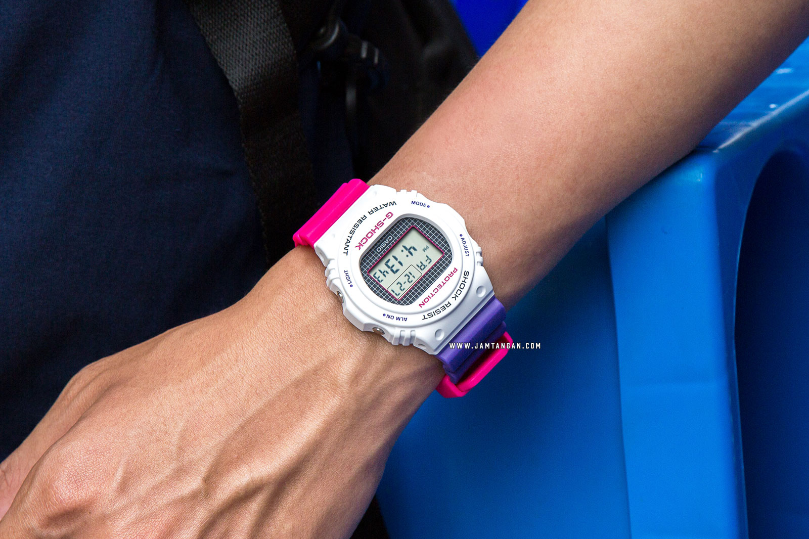 Casio G-shock DW-5700THB-7JF Special Colour Retro Style Digital Dial Dual Tone Resin Strap Machtwatch