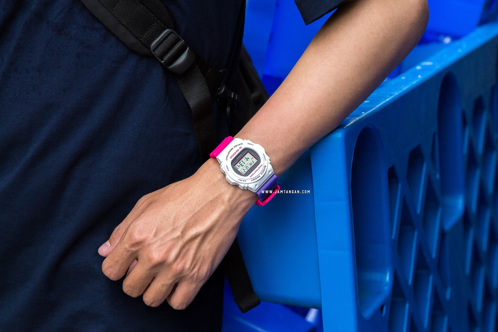 Casio G-shock DW-5700THB-7JF Special Colour Retro Style Digital Dial Dual Tone Resin Strap Machtwatch