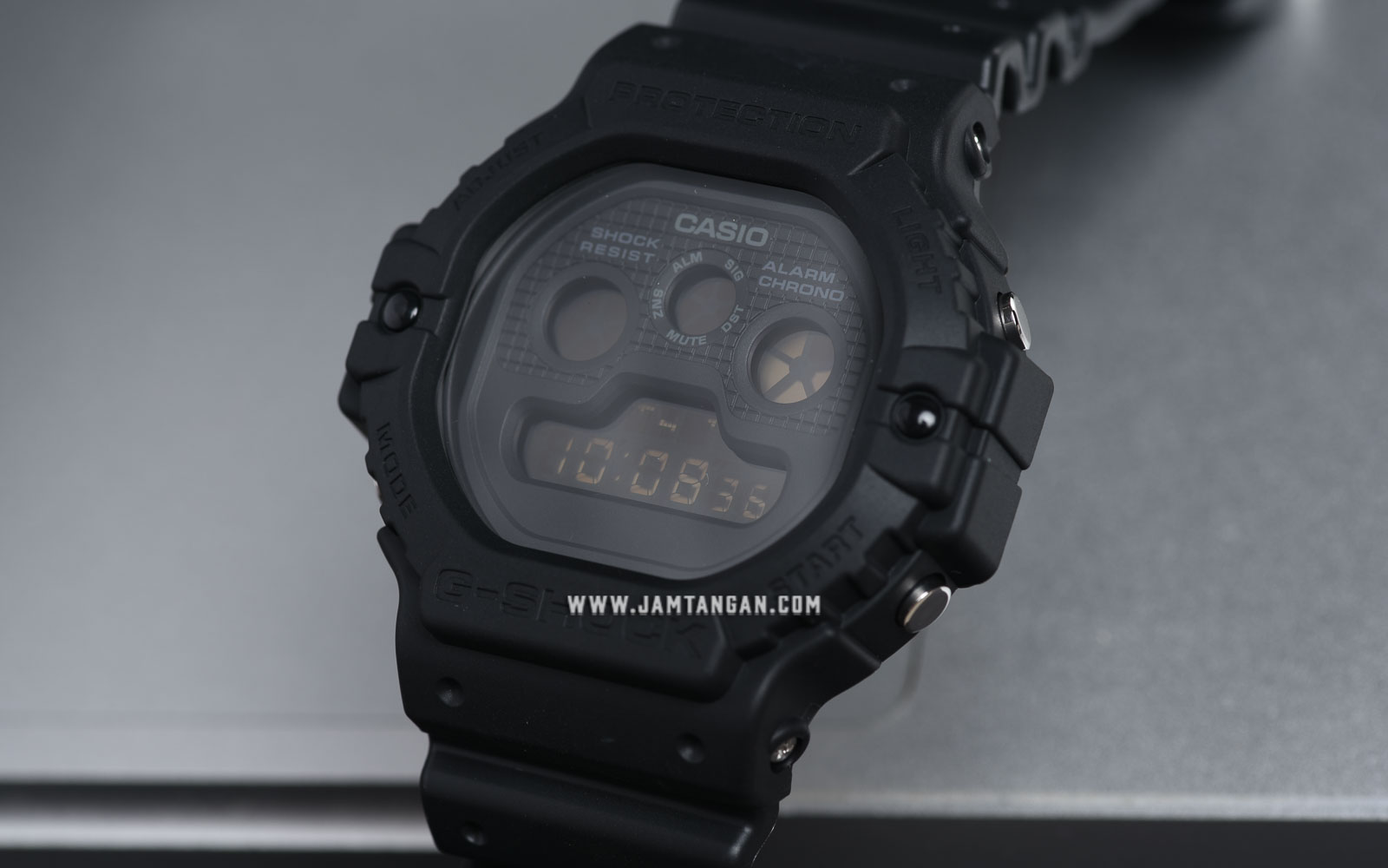 Casio G-Shock DW-5900BB-1DR Digital Dial Black Resin Strap Machtwatch