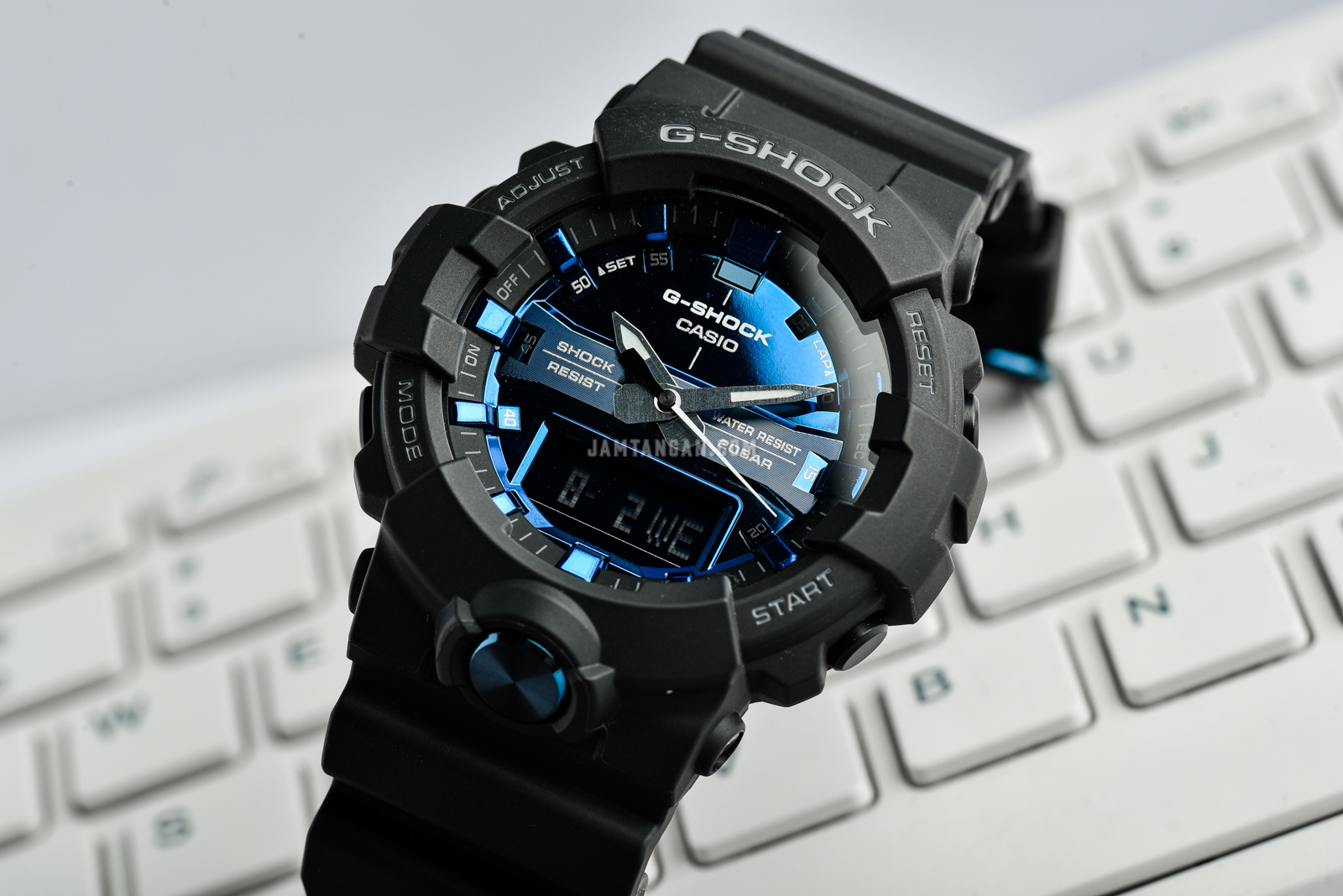 Casio G-Shock GA-810MMB-1A2DR Special Color Models Digital Analog Dial Matte Black Resin Strap Machtwatch