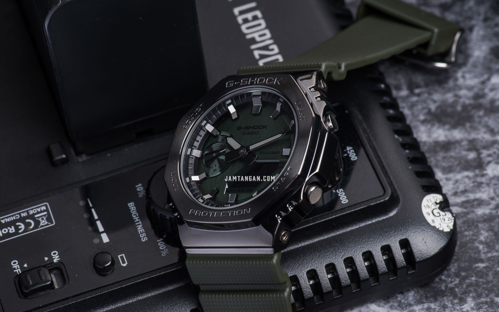 casio-g-shock-gm-2100b-3adr-metal-covered-green-analog-digital-dial