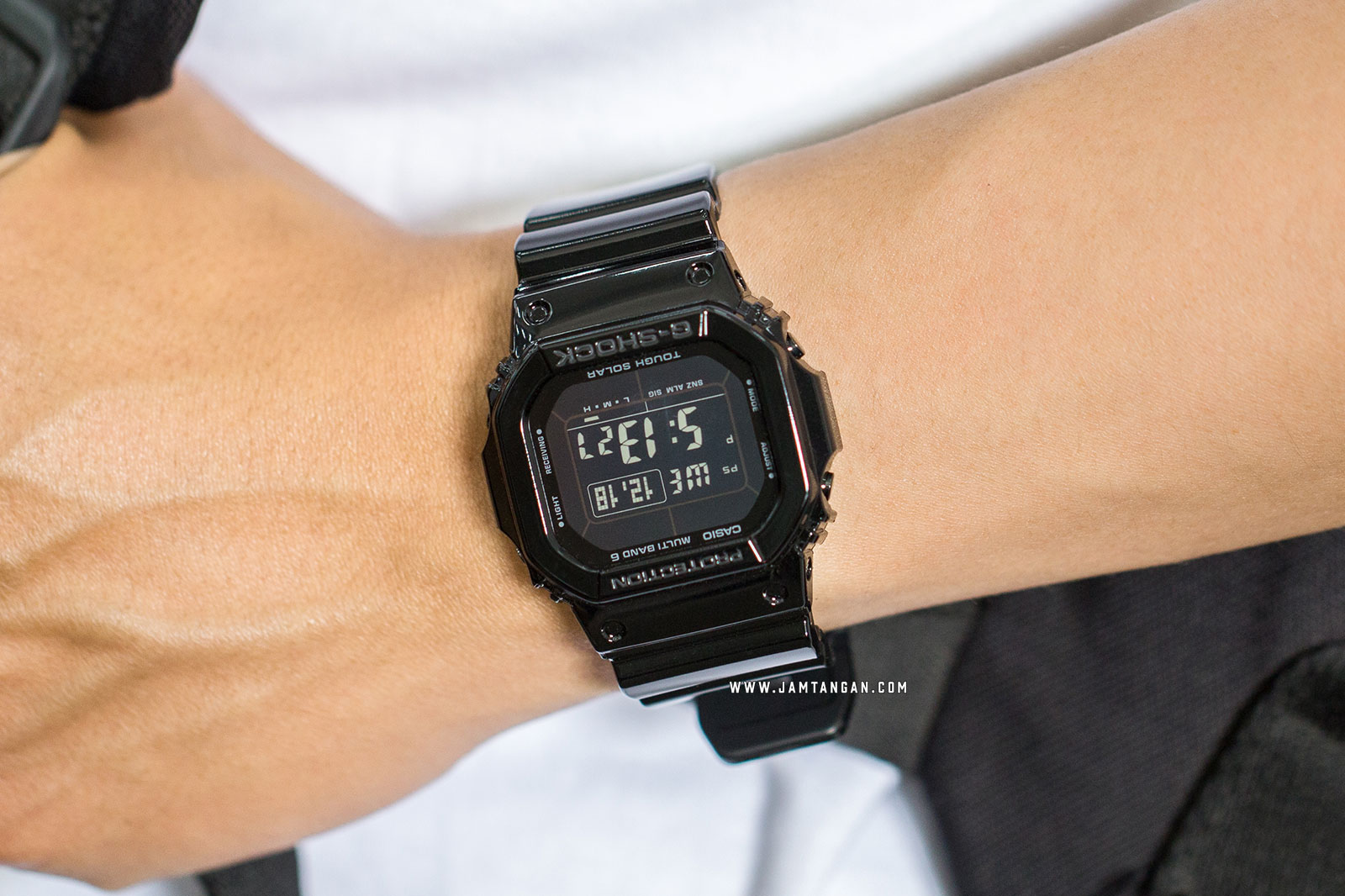 Casio G-Shock GW-M5610BB-1JF Multiband 6 Tough Solar Digital Black Resin Machtwatch