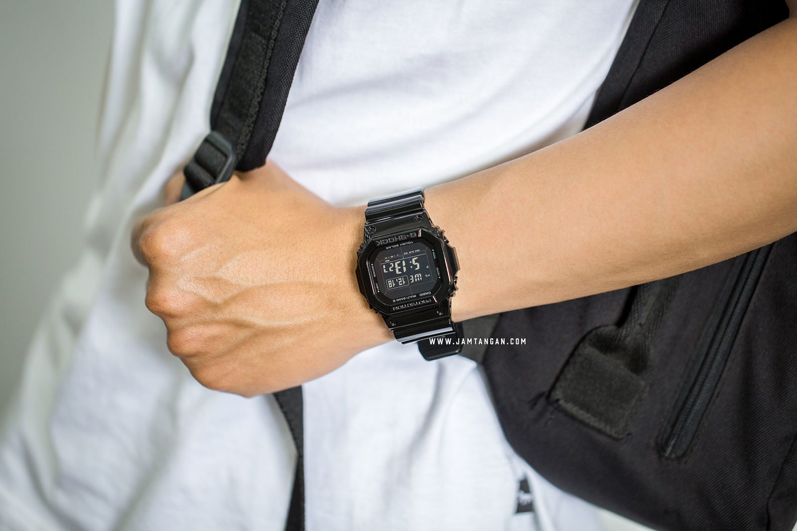 Casio G-Shock GW-M5610BB-1JF Multiband 6 Tough Solar Digital Black Resin Machtwatch