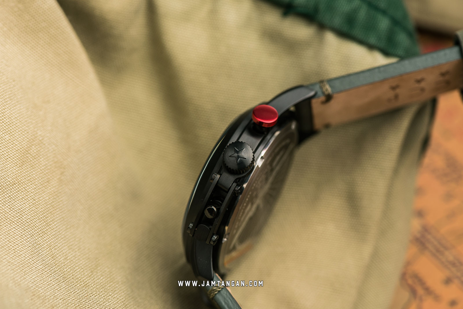 CCCP Shchuka CP-7033-07 Chronograph Men Black Dial Dark Green Leather Strap Machtwatch