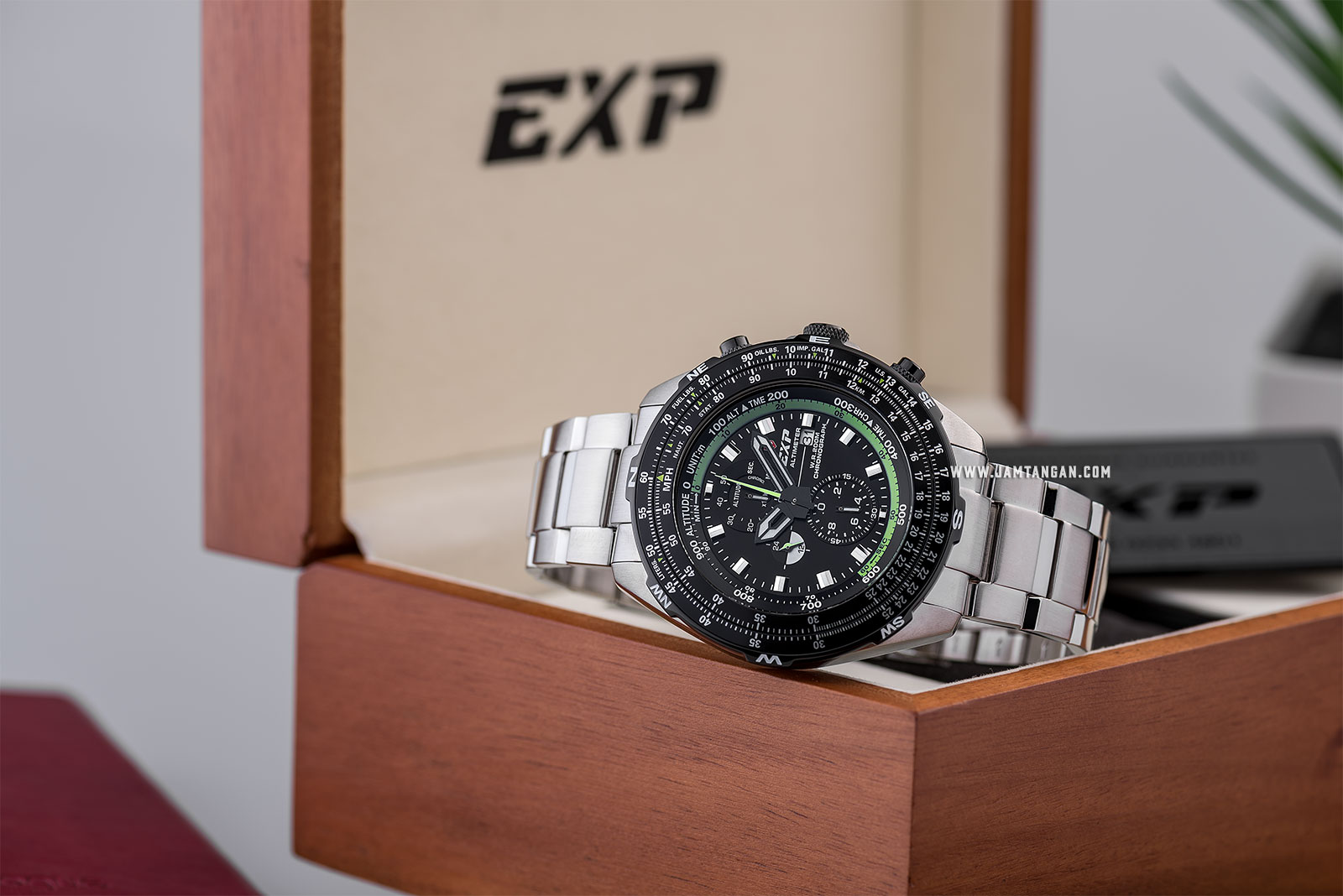 Expedition Altimeter E 3005 MC BTBBA Chronograph Black Dial Stainless Steel Strap Machtwatch