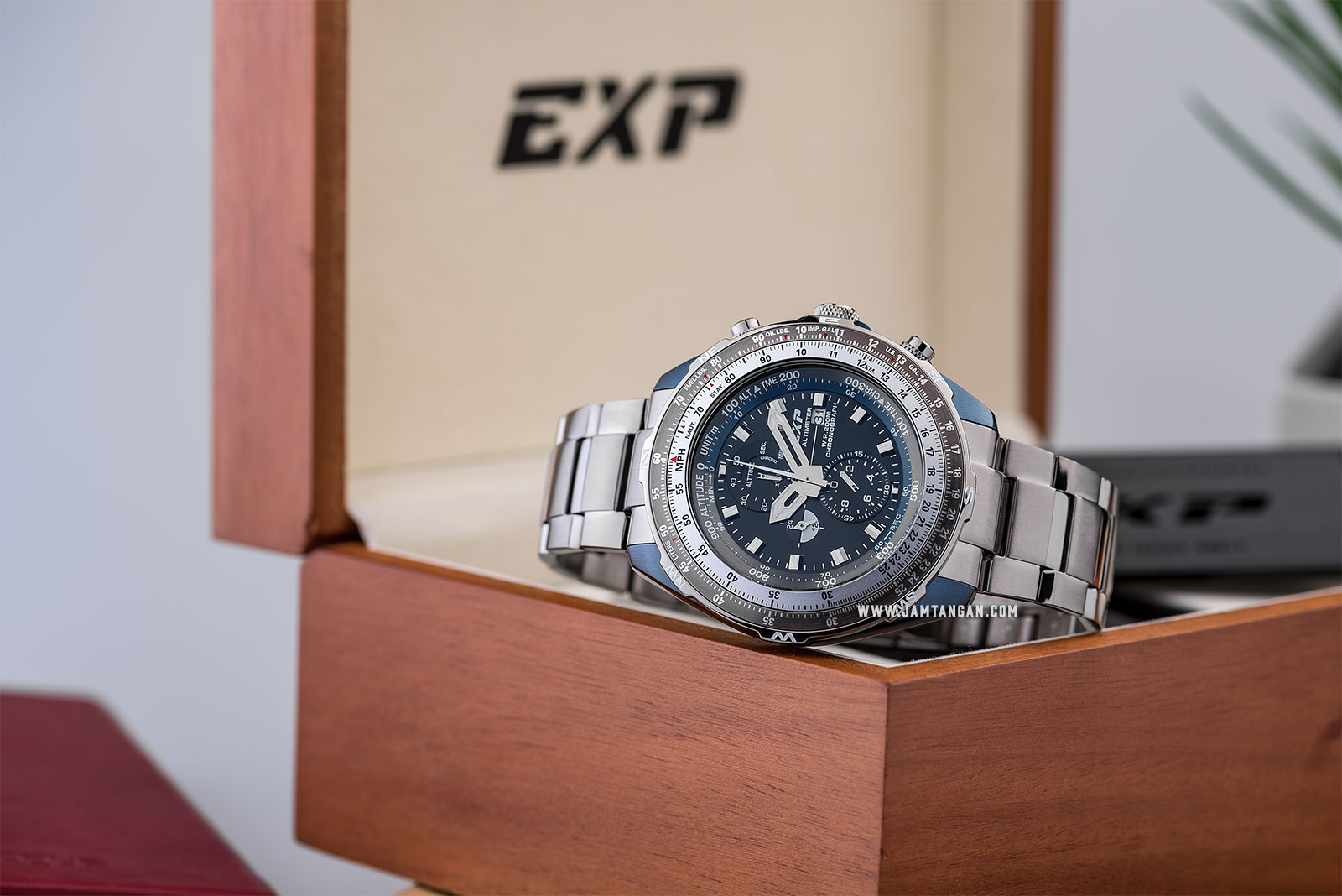 Expedition Altimeter E 3005 MC BUBBA Chronograph Black Dial Stainless Steel Strap Machtwatch