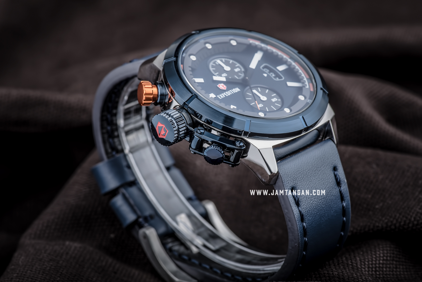 Expedition E 6765 MC LTUBU Chronograph Men Blue Dial Blue Leather Strap Machtwatch