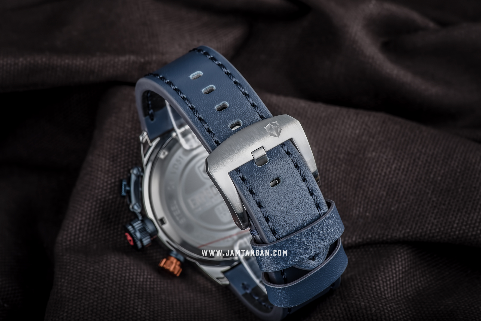 Expedition E 6765 MC LTUBU Chronograph Men Blue Dial Blue Leather Strap Machtwatch