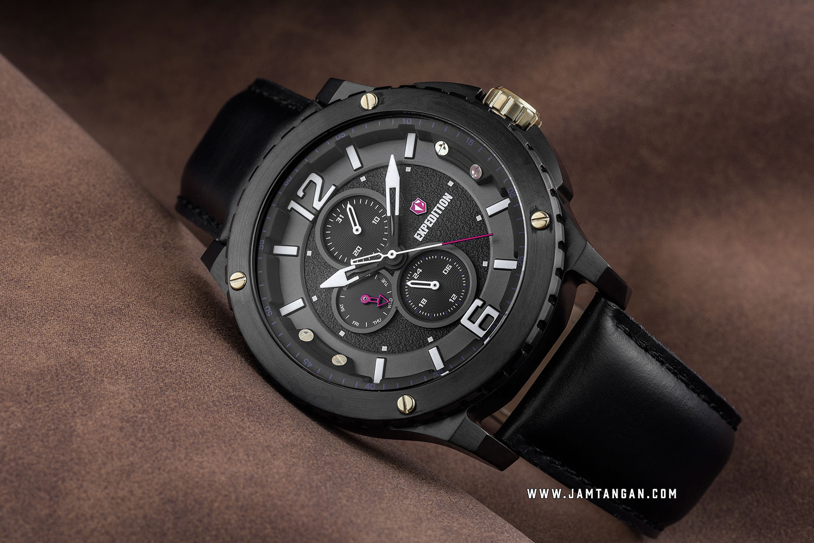 Expedition E 6784 MF LGBBA Chronograph Men Black Dial Black Leather Strap Machtwatch