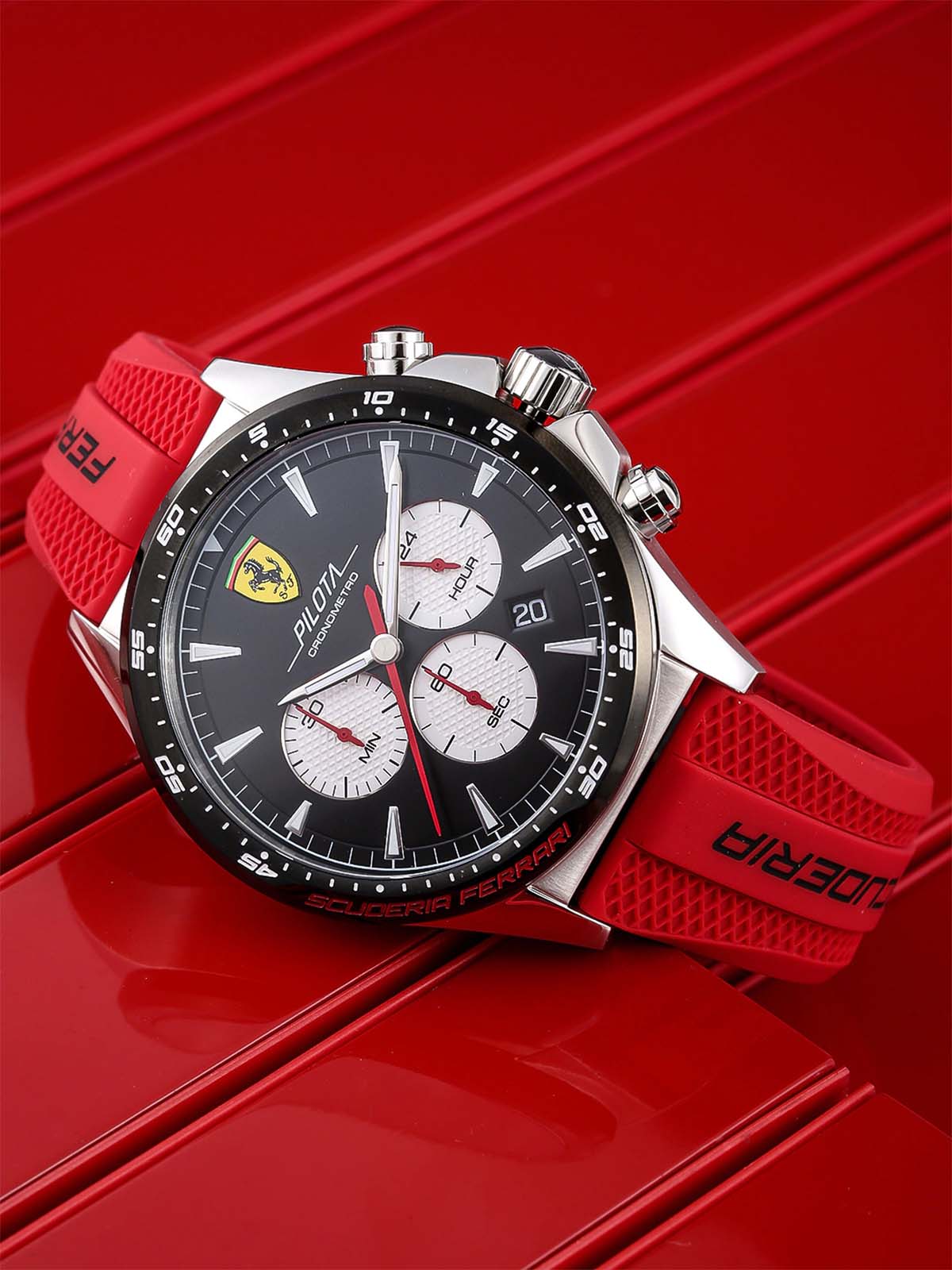 Ferrari Scuderia Pilota 0830596 Chronograph Men Black Dial Red Rubber Strap  | Jamtangan.com