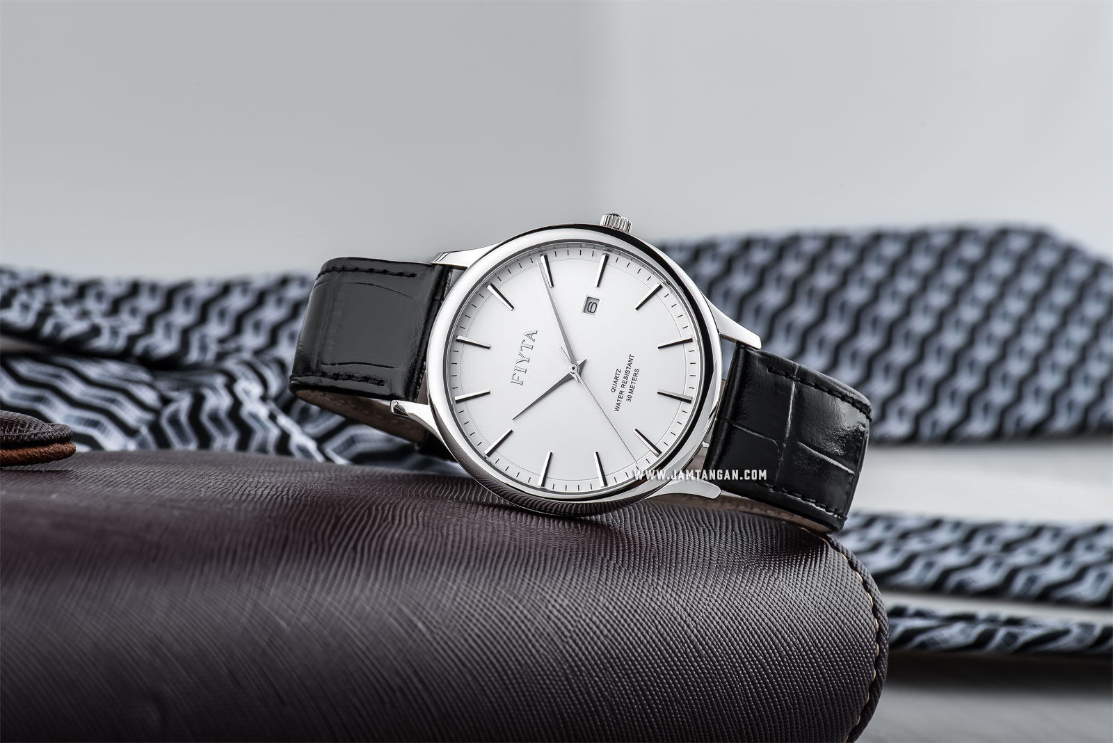 FIYTA G802068.WWB Classic Man White Dial Black Leather Strap Machtwatch