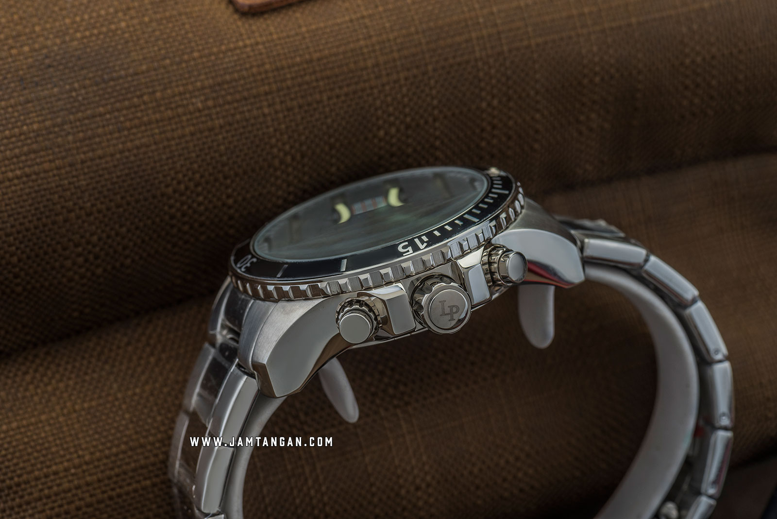 Lucien Piccard Marlon LP-28009C-104 Chronograph Grey Dial Stainless Steel Strap Machtwatch