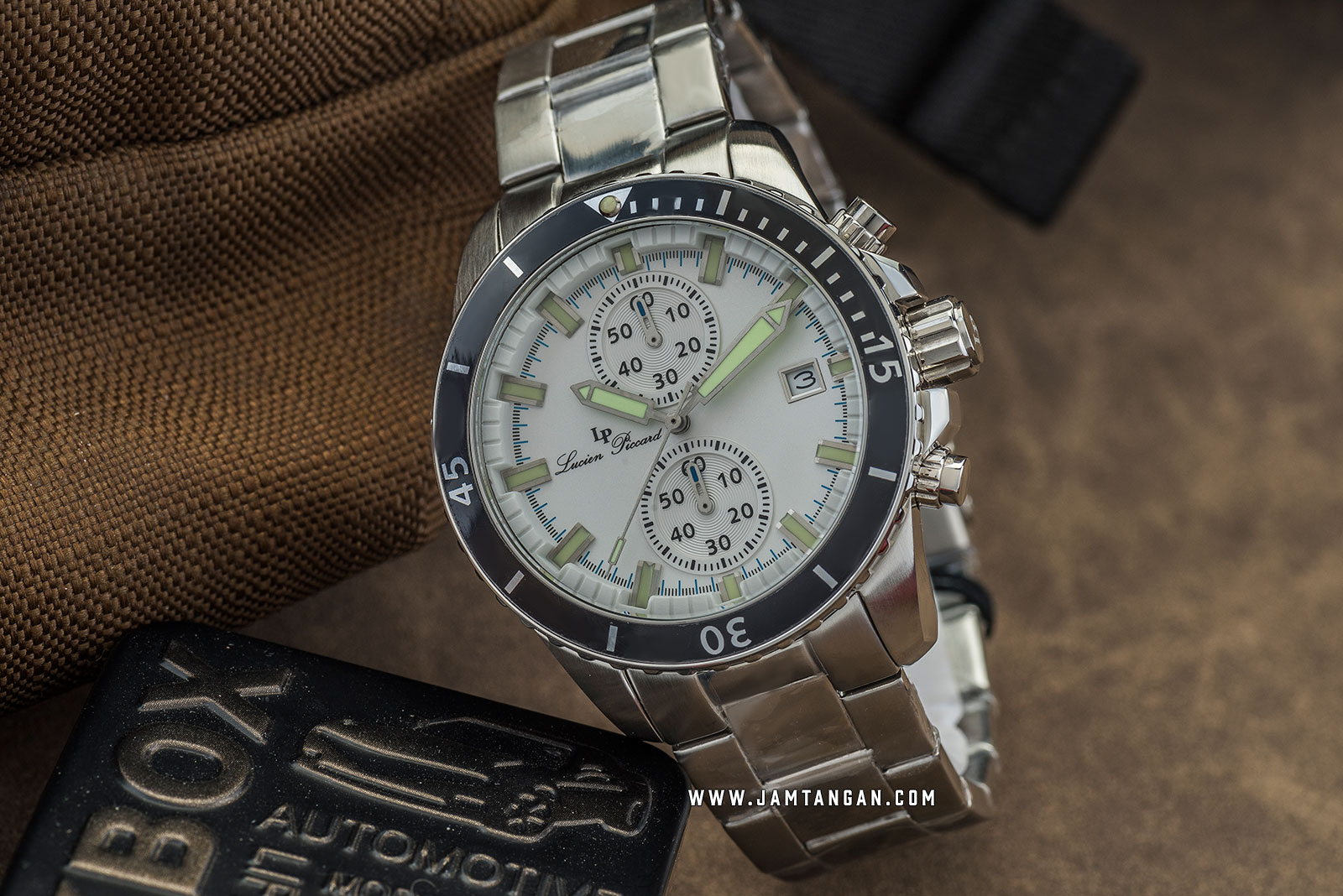 Lucien Piccard Marlon LP-28009C-22S Chronograph White Dial Stainless Steel Strap Machtwatch