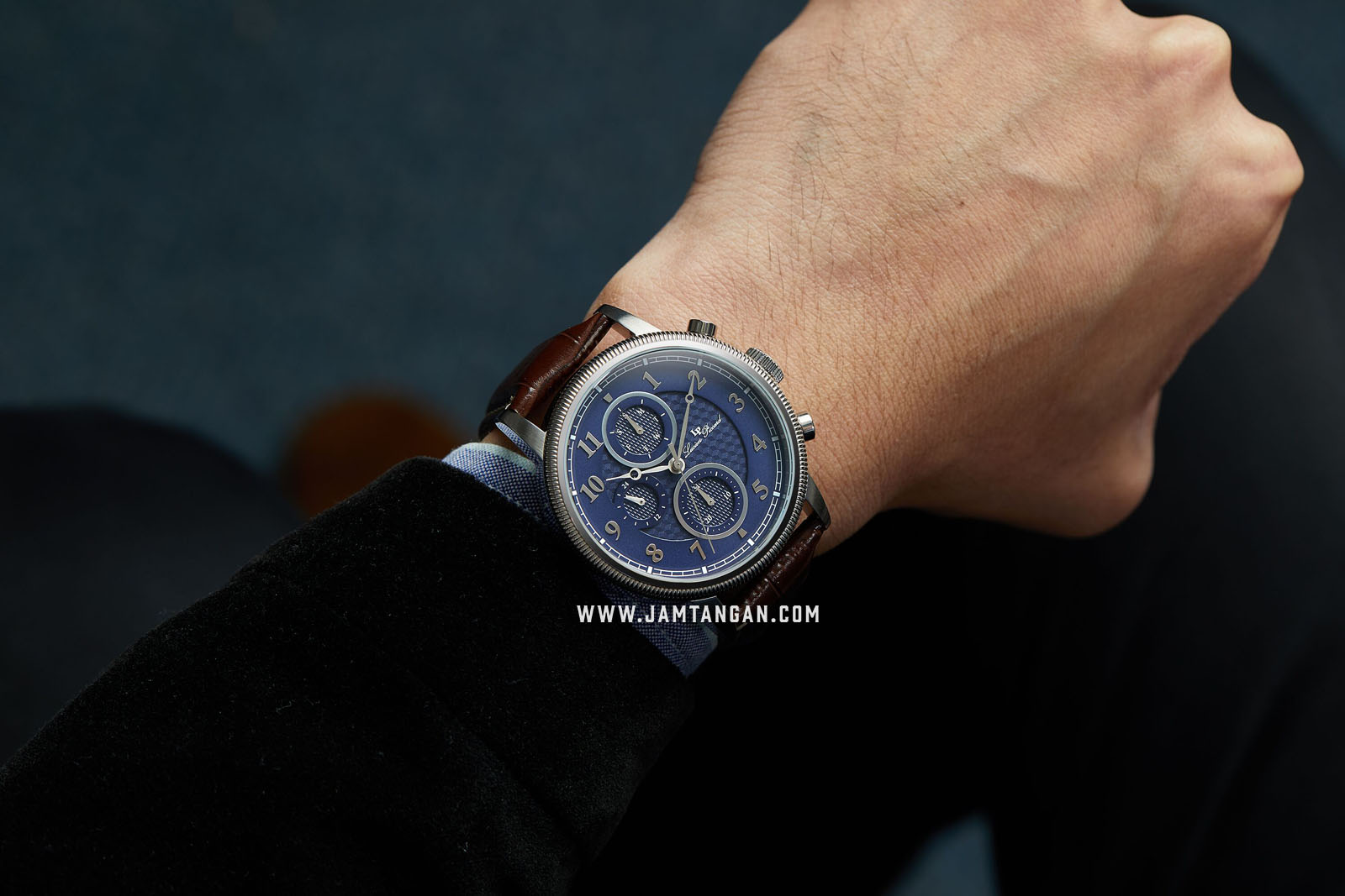 Lucien Piccard Holden LP-28017MF-03-BRW Chronograph Blue Dial Brown Leather Strap Machtwatch
