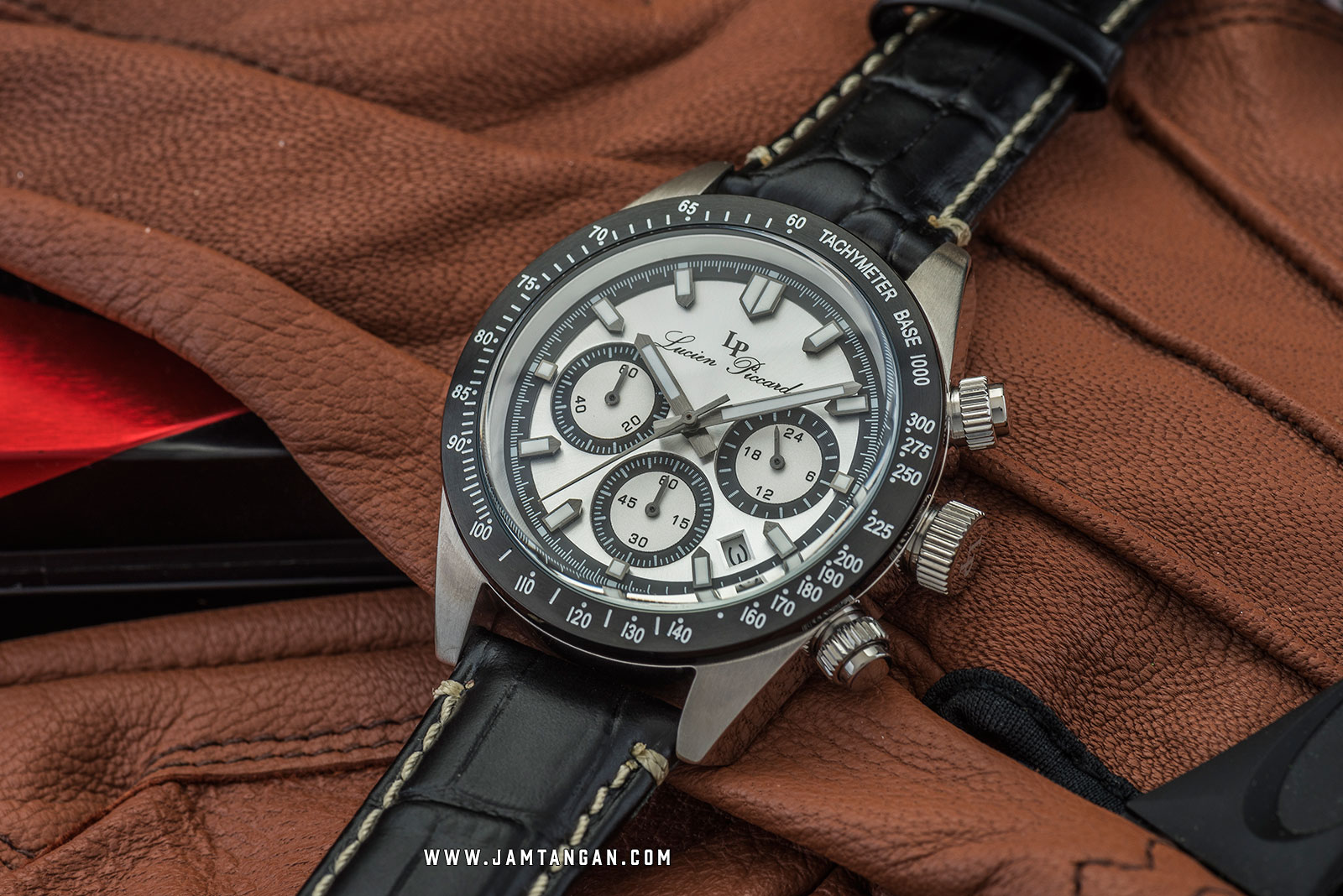 Lucien Piccard Heston LP-28018C-02S-BB Chronograph Silver Dial Black Leather Strap Machtwatch