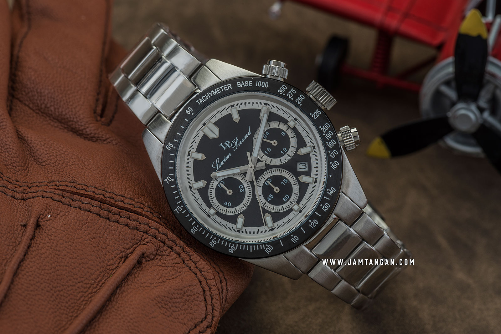 Lucien Piccard Heston LP-28018C-11-BB Chronograph Black Dial Stainless Steel Strap Machtwatch