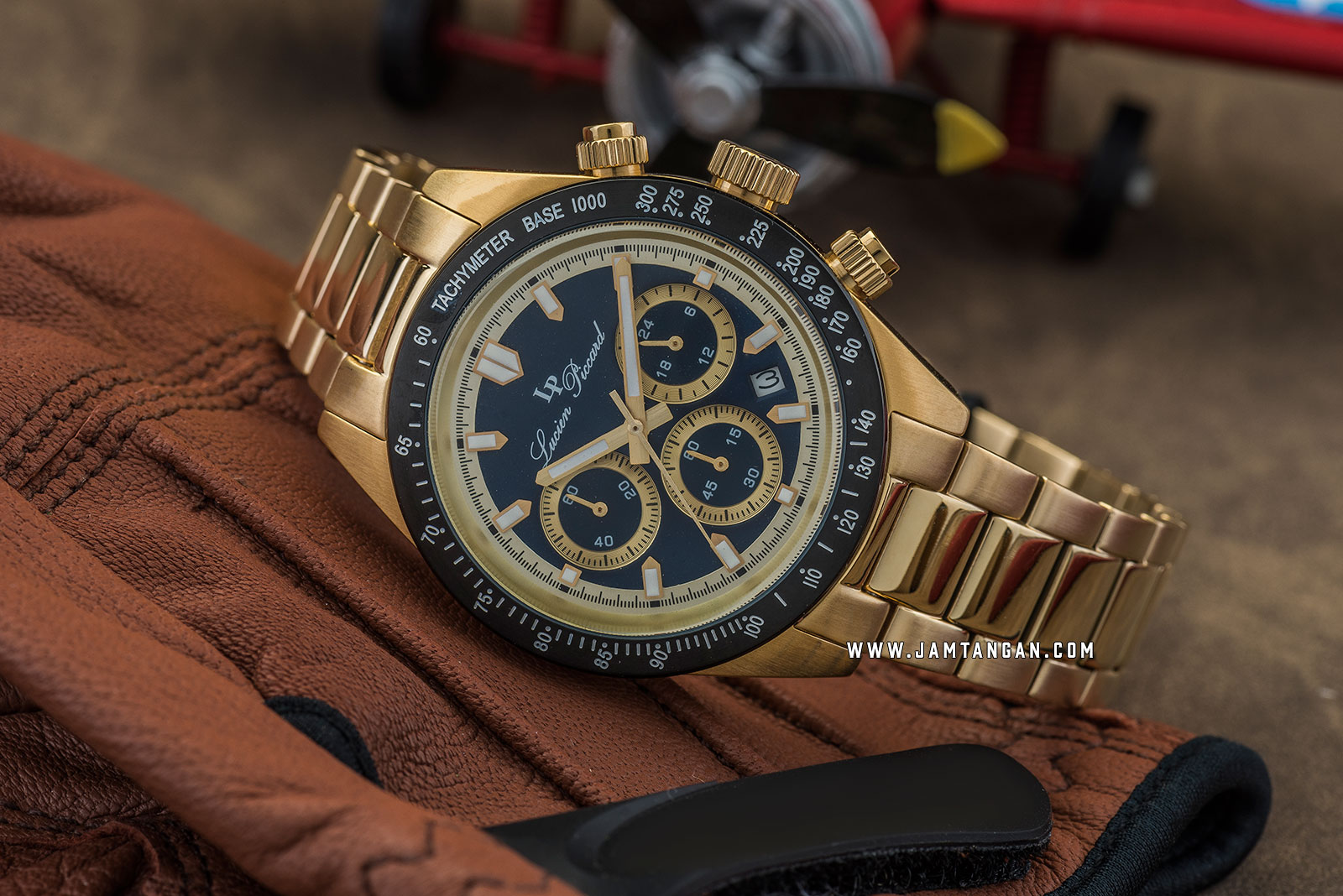 Lucien Piccard Heston LP-28018C-YG-33-BLB Chronograph Blue Dial Gold Stainless Steel Strap Machtwatch