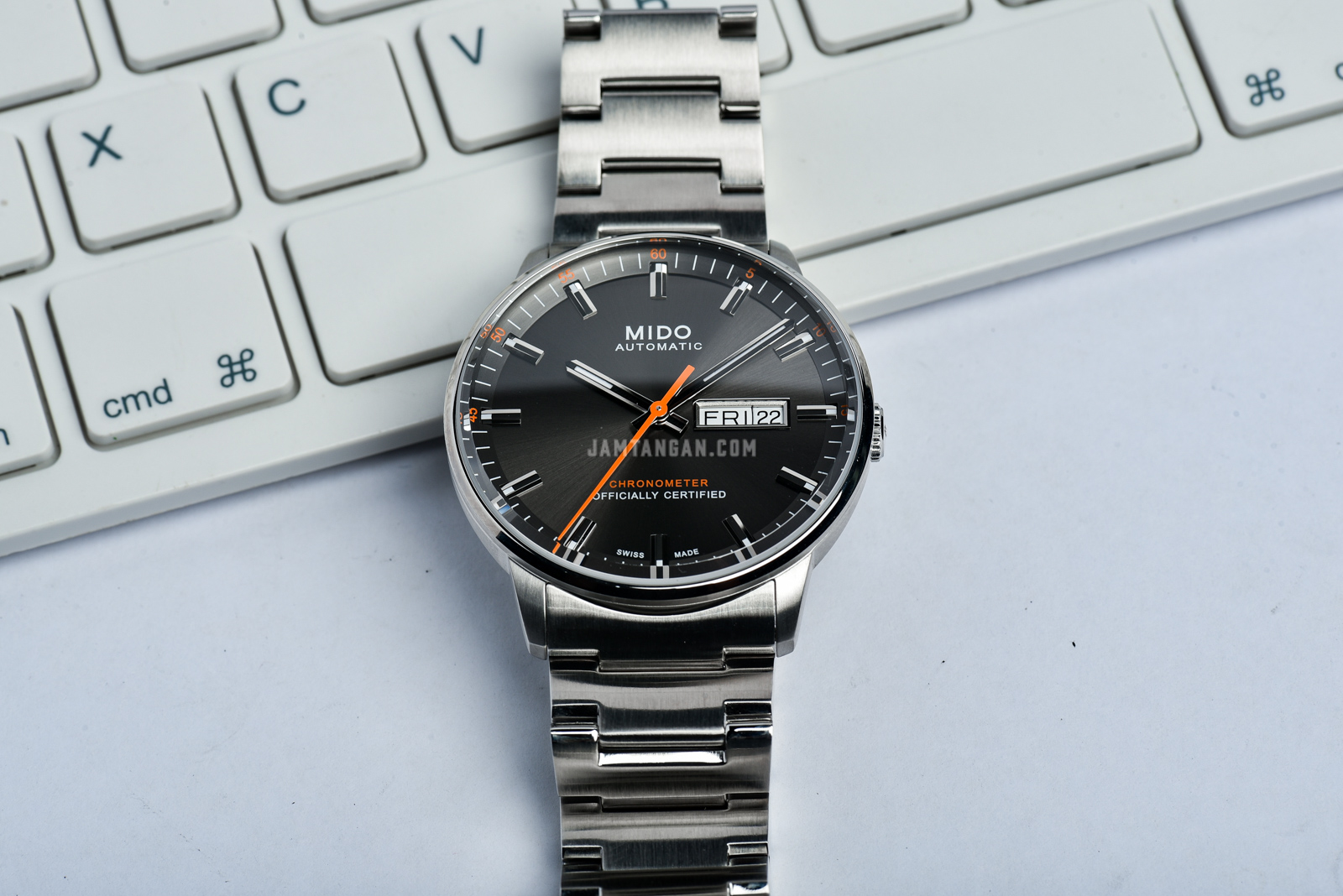 Mido M021.431.11.061.01 Commander II Chronometer Automatic Grey Dial Stainless Steel Strap Machtwatch