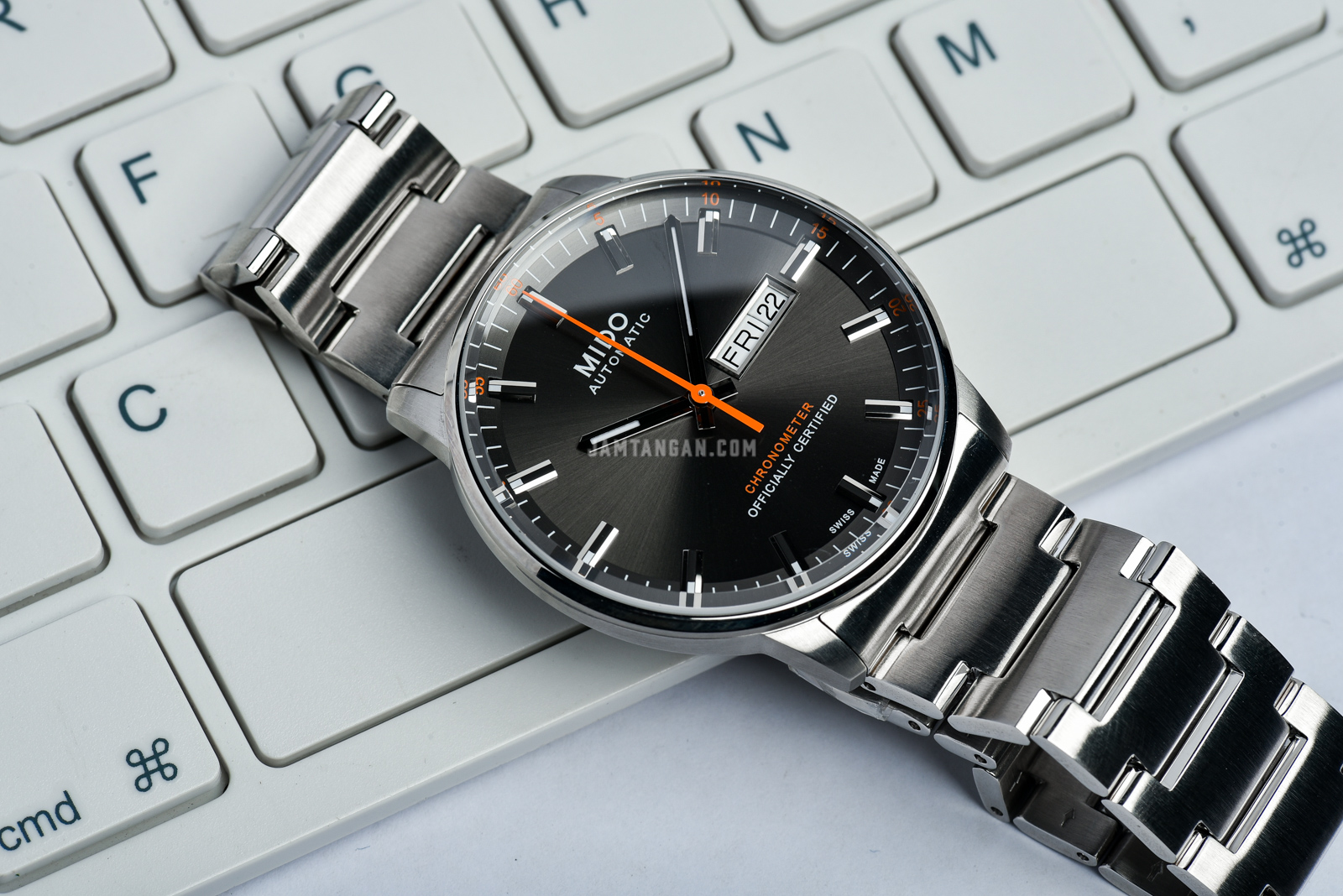 Mido M021.431.11.061.01 Commander II Chronometer Automatic Grey Dial Stainless Steel Strap Machtwatch