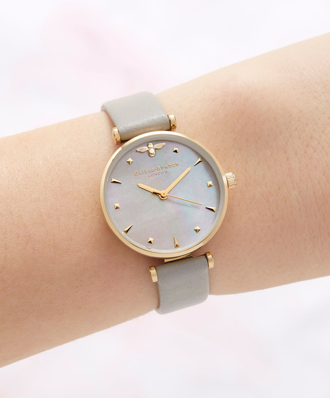 Olivia Burton OB16AM154 Queen Bee Ladies Grey Mother of Pearl Dial Grey Leather Strap Machtwatch
