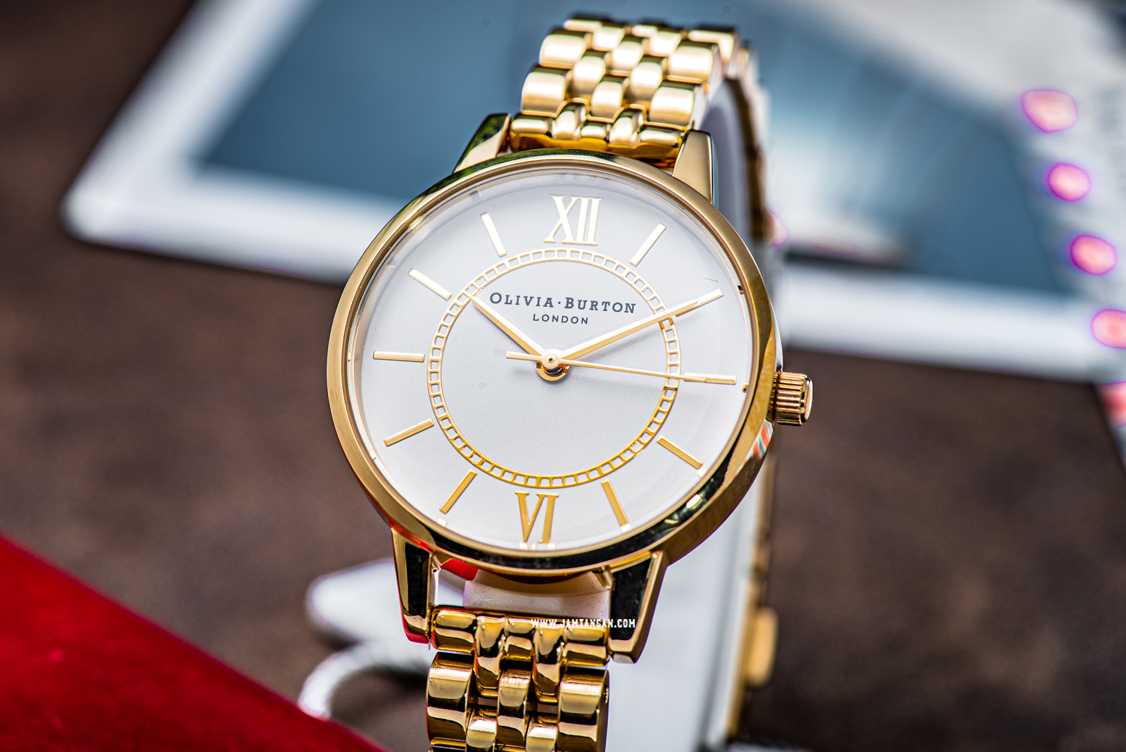 Olivia Burton Wonderland OB16WD69 Beige Dial Gold Stainless Steel Strap Machtwatch