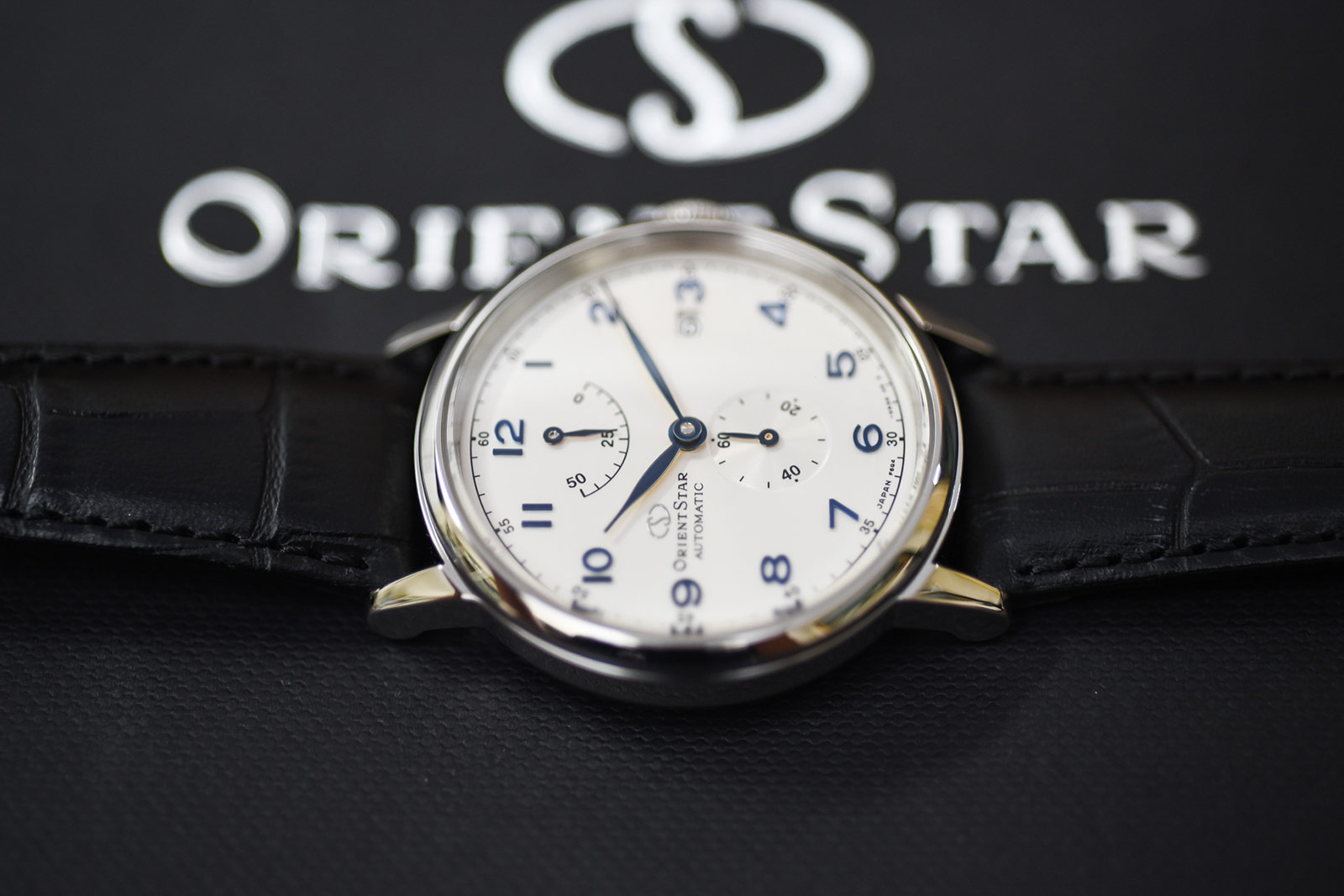 Orient RE-AW0004S Star Heritage Gothic Power Reserve Small Man Silver Dial Black Leather Strap Machtwatch