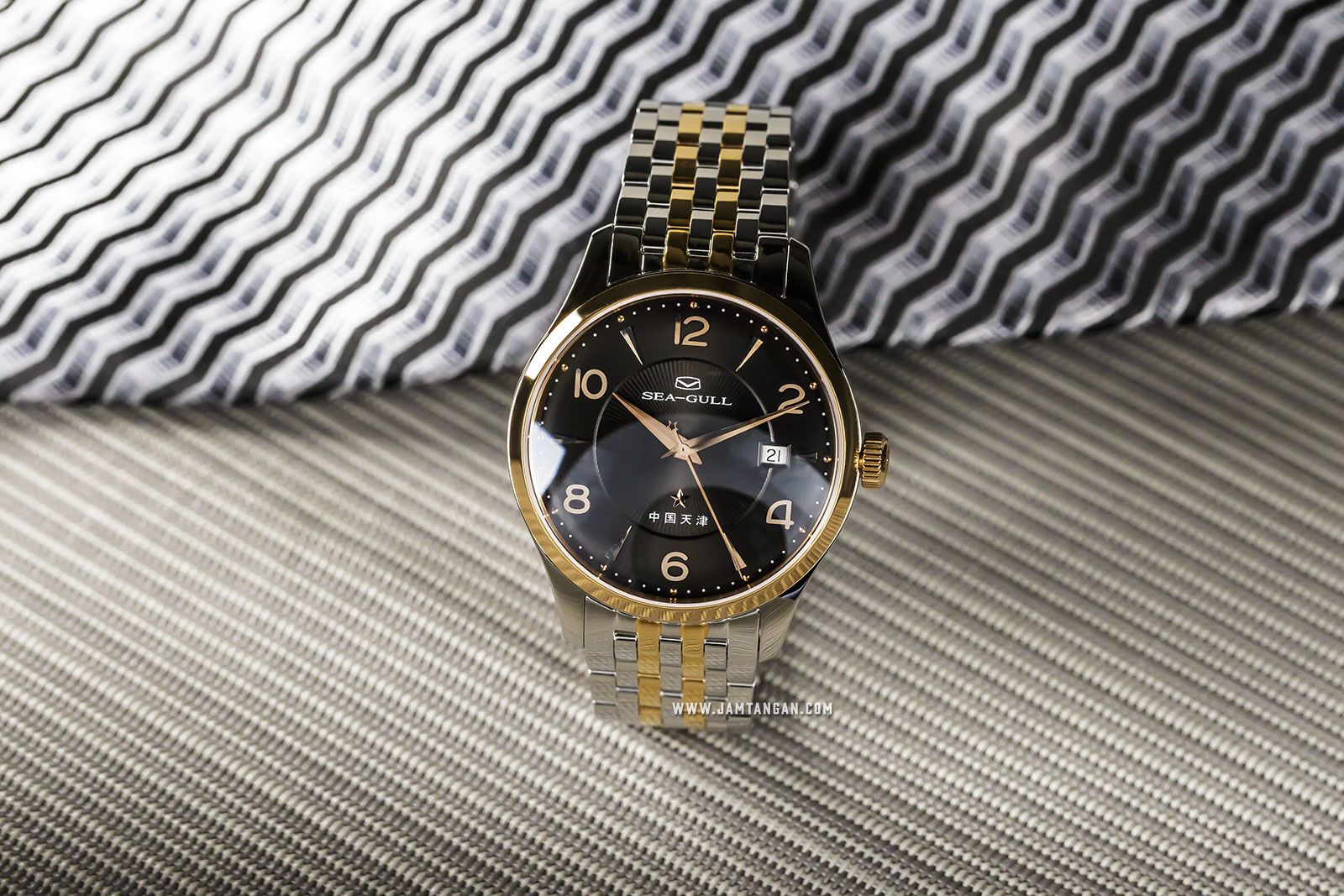 Seagull 217.661 Classic Automatic Mechanical Black Dial Dual Tone Stainless Steel Machtwatch