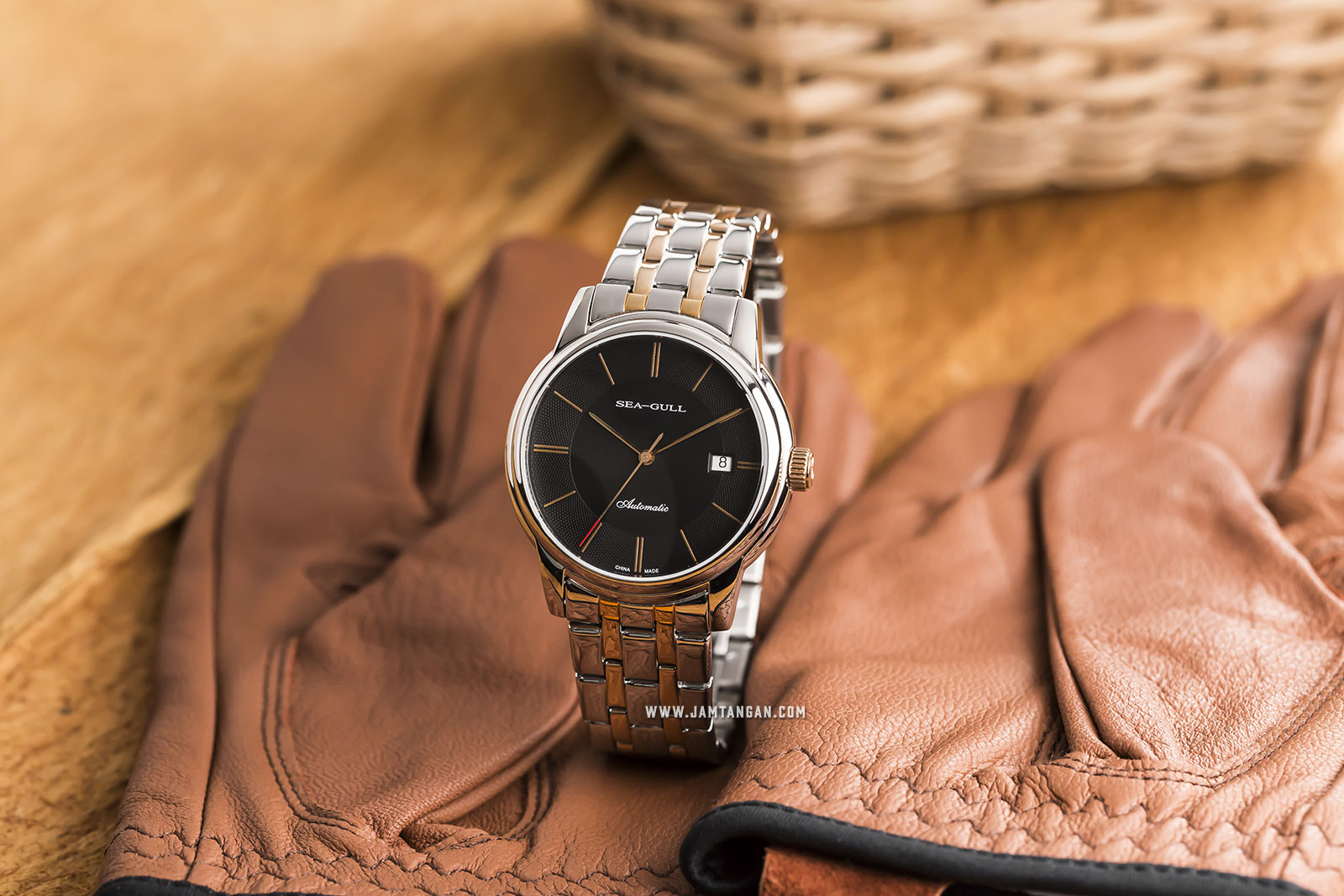 Seagull D817.405-BL Classic Automatic Mechanical Black Dial Dual Tone Stainless Steel Machtwatch