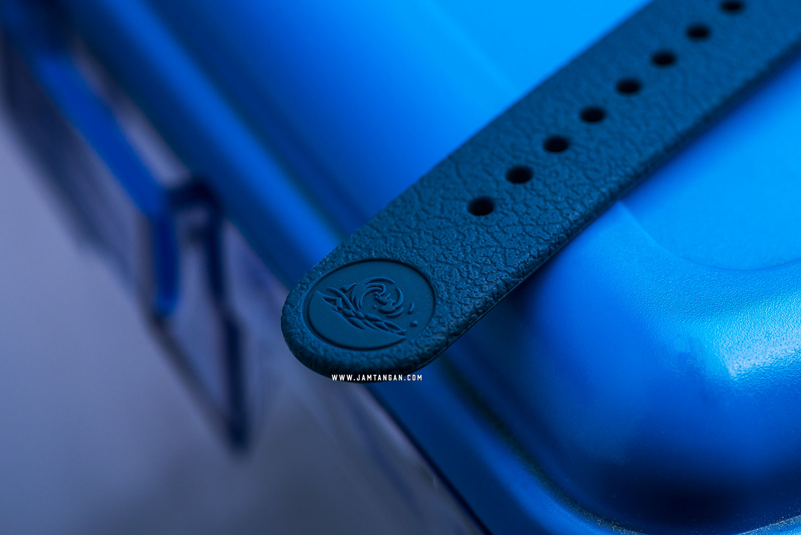 Seiko Prospex Tuna Street Series SNE533P1 Solar Divers 200M Blue Rubber Strap SPECIAL EDITION Machtwatch