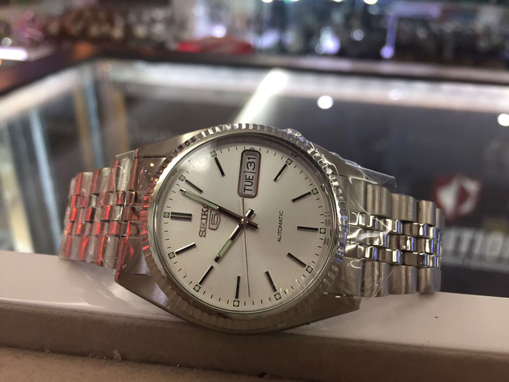 Seiko 5 SNXJ89K1 Automatic 1st Generation Silver Hands Stainless Steel Bracelet Machtwatch