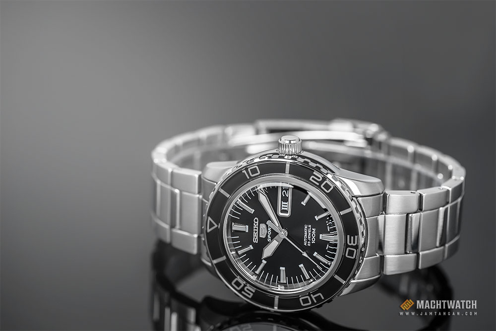 Seiko 5 SNZH55K1 Men Black Dial Stainless Steel Strap Machtwatch