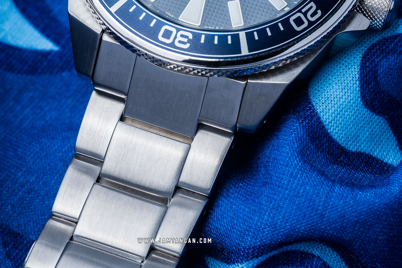 Seiko Prospex Samurai SRPB49K1 Automatic Divers Blue Texture Dial Stainless Steel Strap Machtwatch