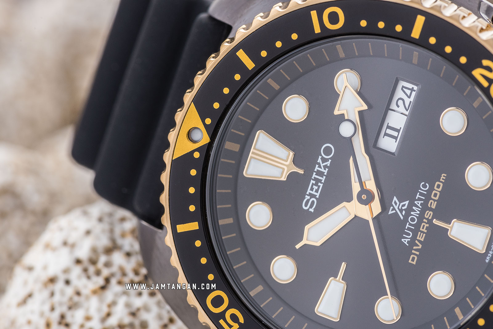 Seiko Prospex SRPD46K1 Black Turtle Gold Ring Edition Automatic 200M Black Rubber Strap Machtwatch