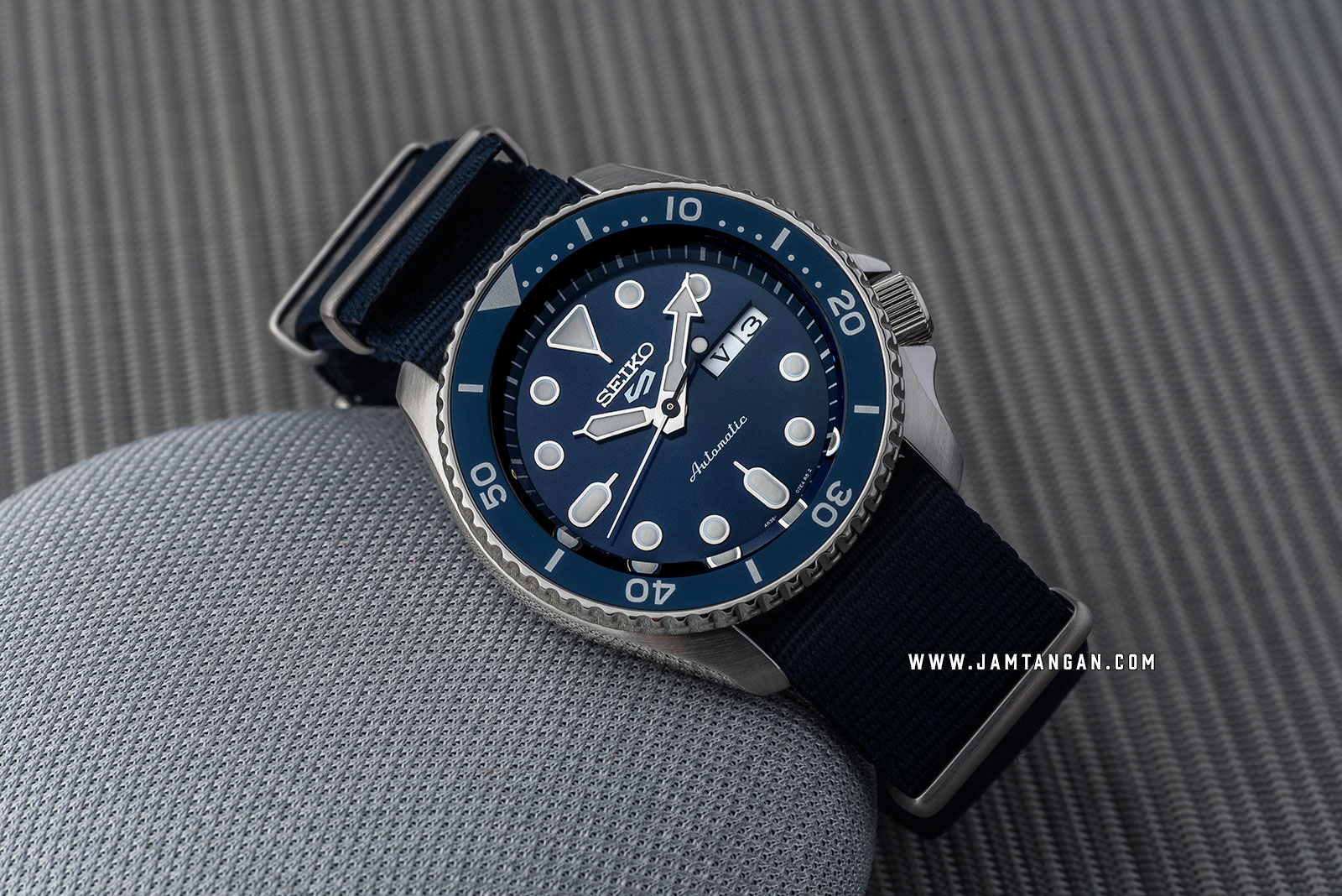 Seiko 5 Sports SRPD51K2 Automatic Blue Dial Blue Nylon Strap Machtwatch