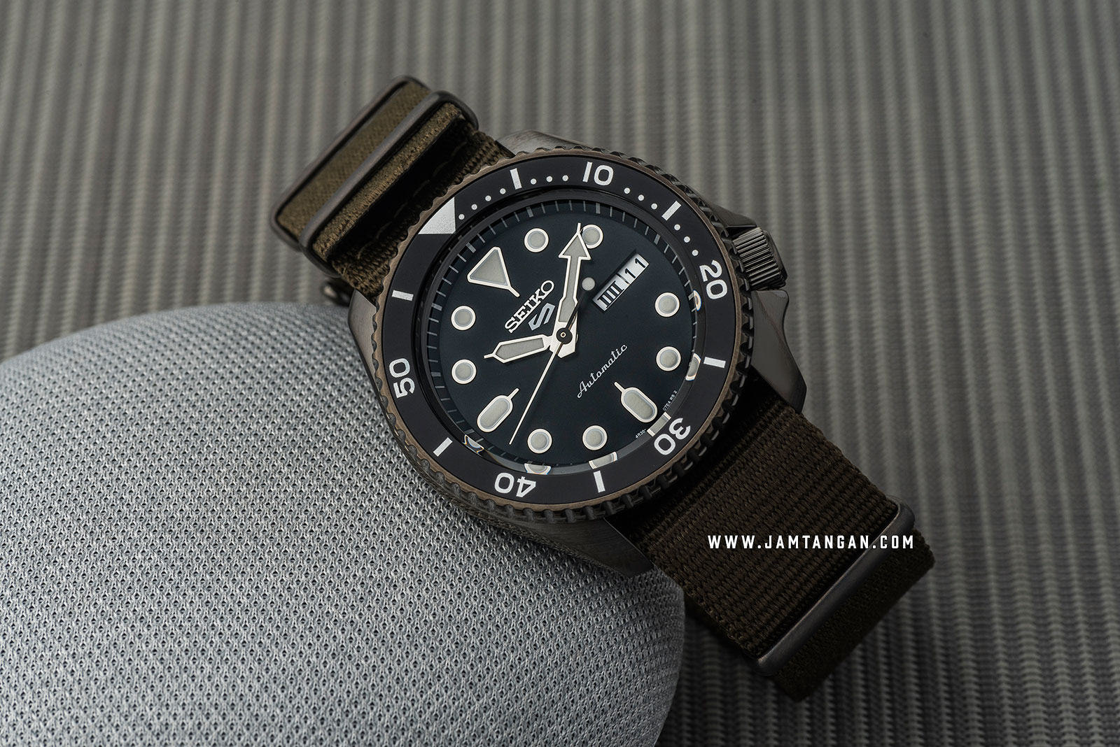 Seiko 5 Sports SRPD65K4 Automatic Black Dial Green Nylon Strap Machtwatch