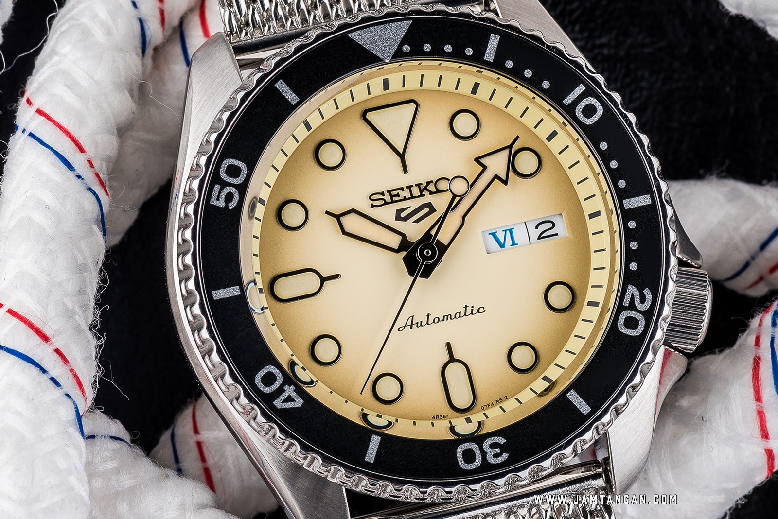 Seiko 5 Sports SRPD67K1 Automatic Beige Dial Silver Mesh Strap Machtwatch