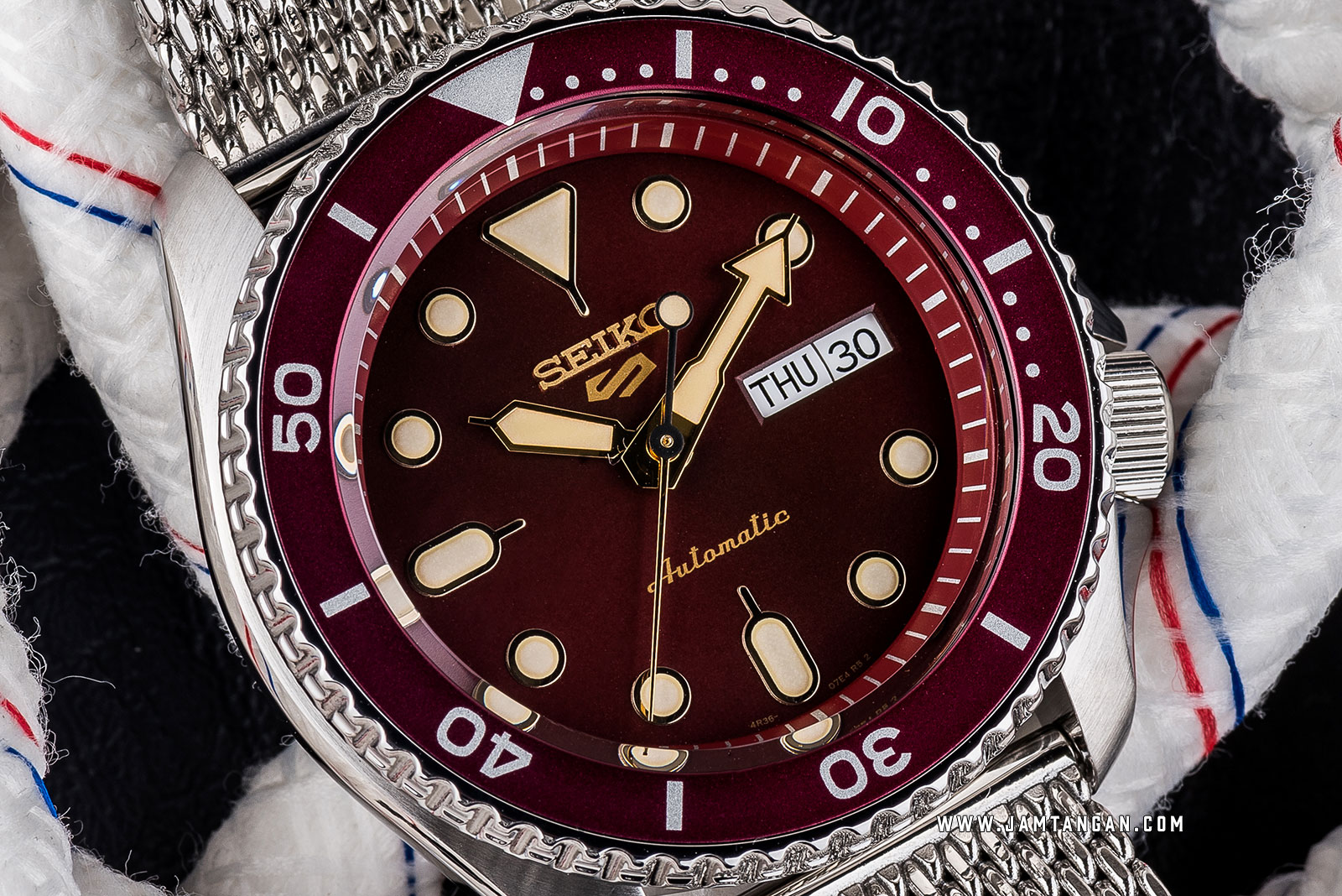 Seiko 5 Sports SRPD69K1 Automatic Red Dial Silver Mesh Strap Machtwatch