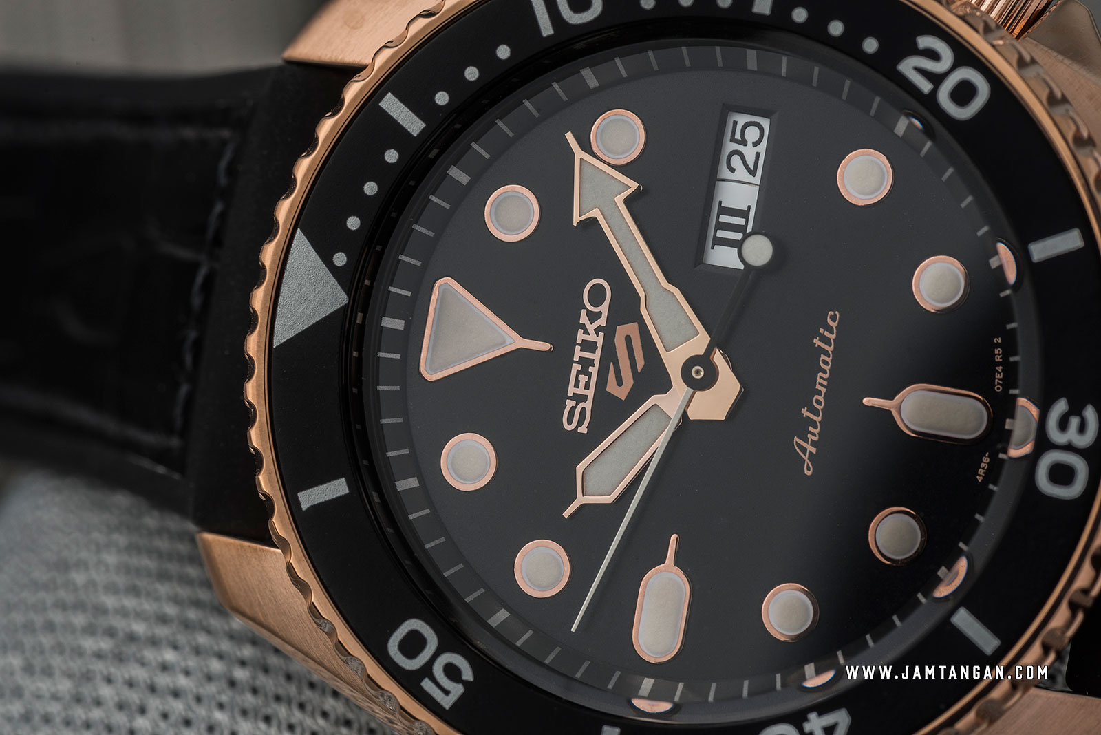 Seiko 5 Sports SRPD76K1 Automatic Black Dial Black Rubber Strap Machtwatch