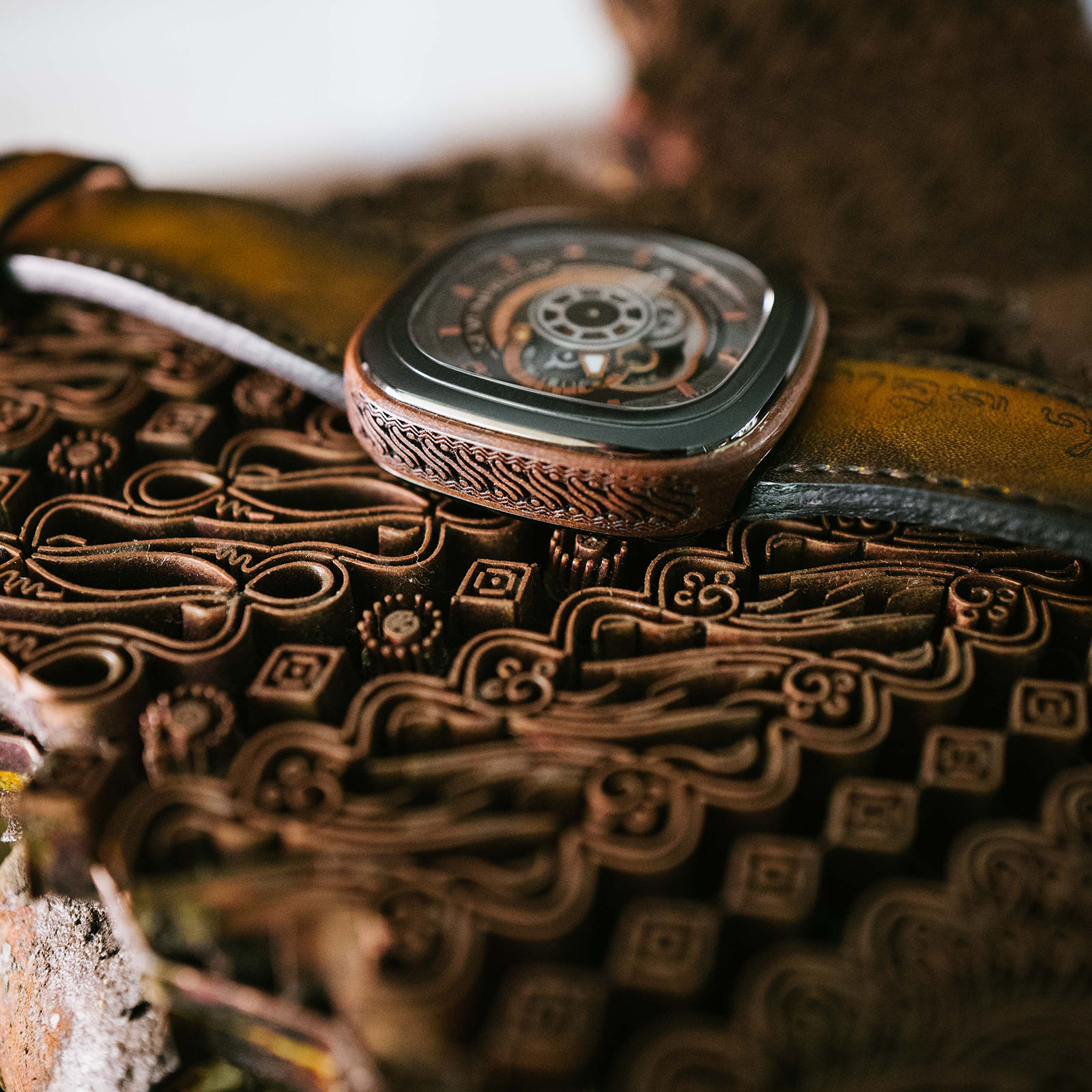 SEVENFRIDAY P2B/05 Batik Indonesia Limited Edition Series Automatic Brown Leather Strap Machtwatch