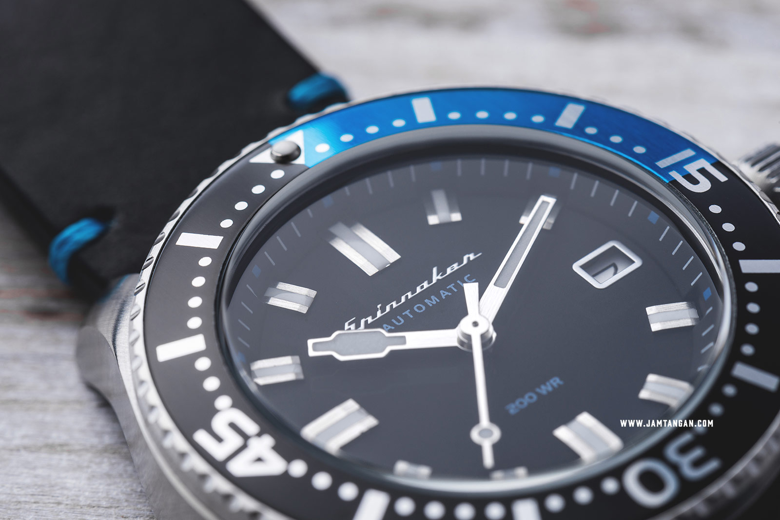 Spinnaker SP-5039-01 Vintage Spence Men Black Dial Black Leather Strap + Extra Strap Machtwatch