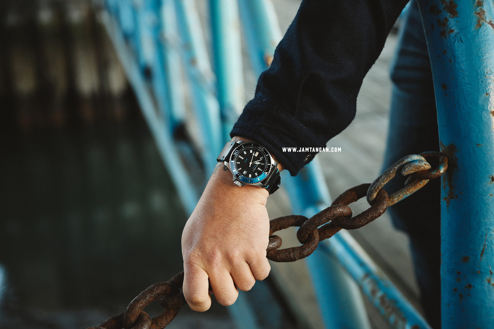 Spinnaker SP-5039-01 Vintage Spence Men Black Dial Black Leather Strap + Extra Strap Machtwatch