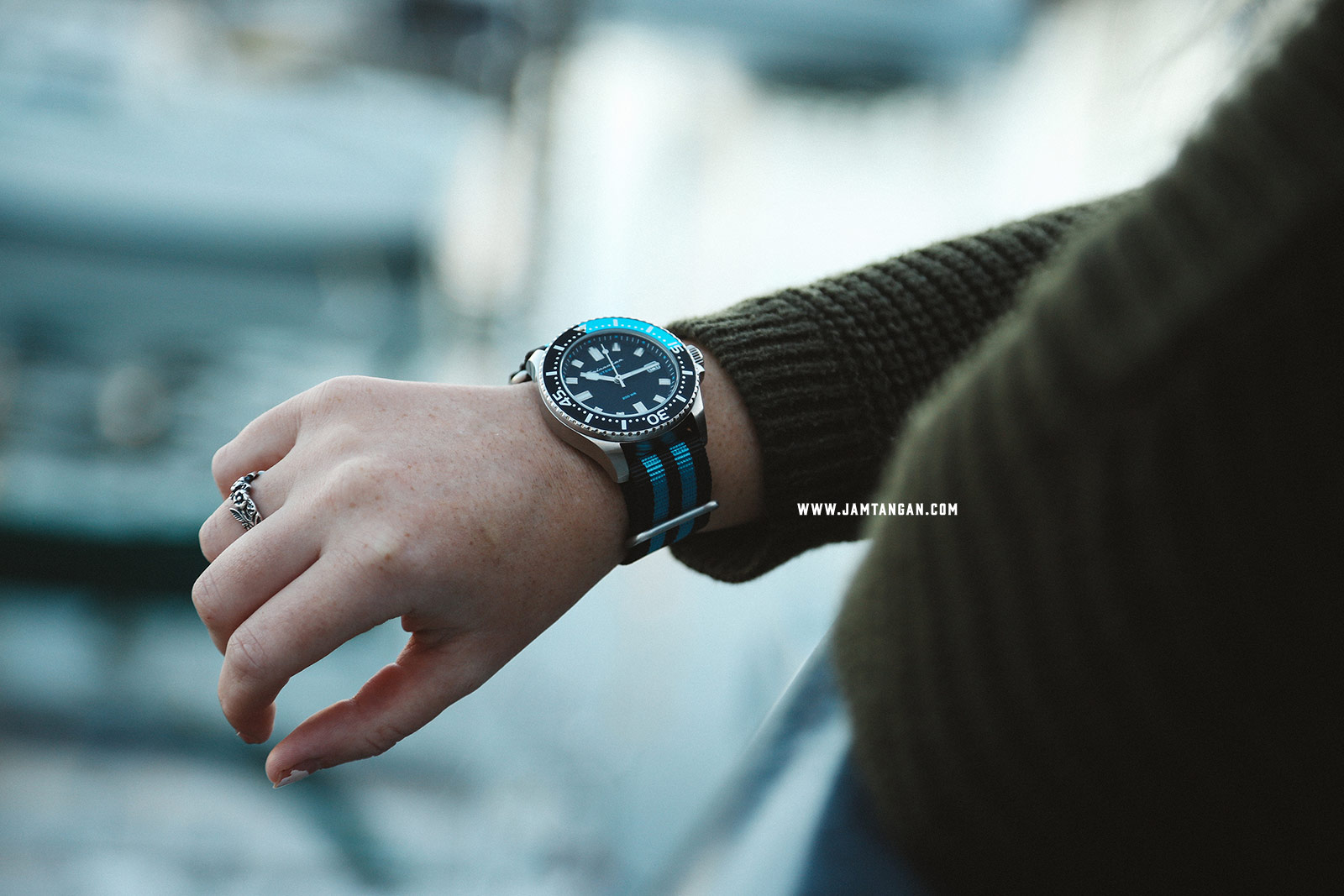 Spinnaker SP-5039-01 Vintage Spence Men Black Dial Black Leather Strap + Extra Strap Machtwatch