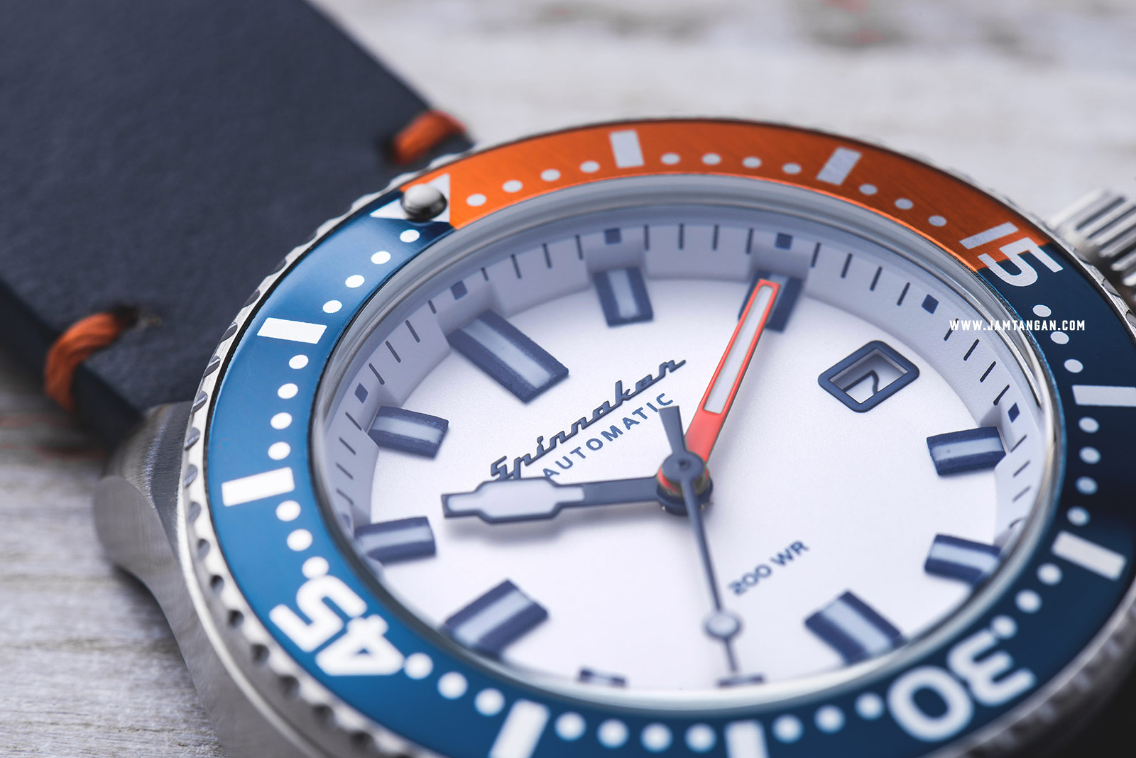 Spinnaker SP-5039-02 Vintage Spence Men White Dial Blue Leather Strap + Extra Strap Machtwatch