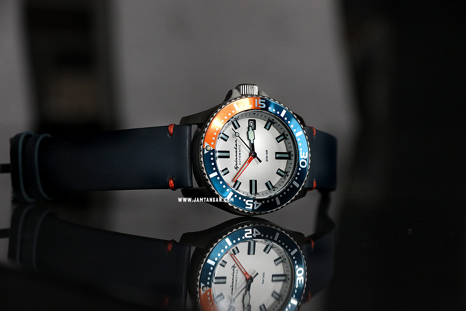 Spinnaker SP-5039-02 Vintage Spence Men White Dial Blue Leather Strap + Extra Strap Machtwatch