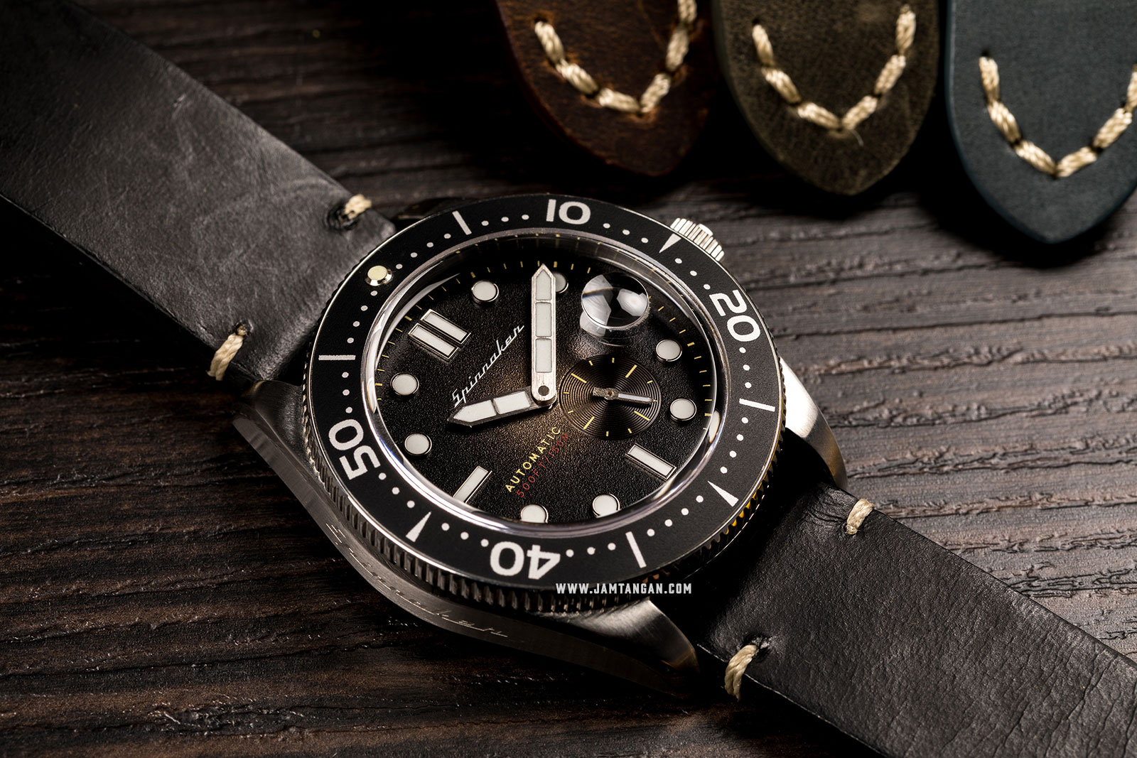 Spinnaker SP-5058-03 Vintage Croft Men Black Dial Black Leather Strap Machtwatch