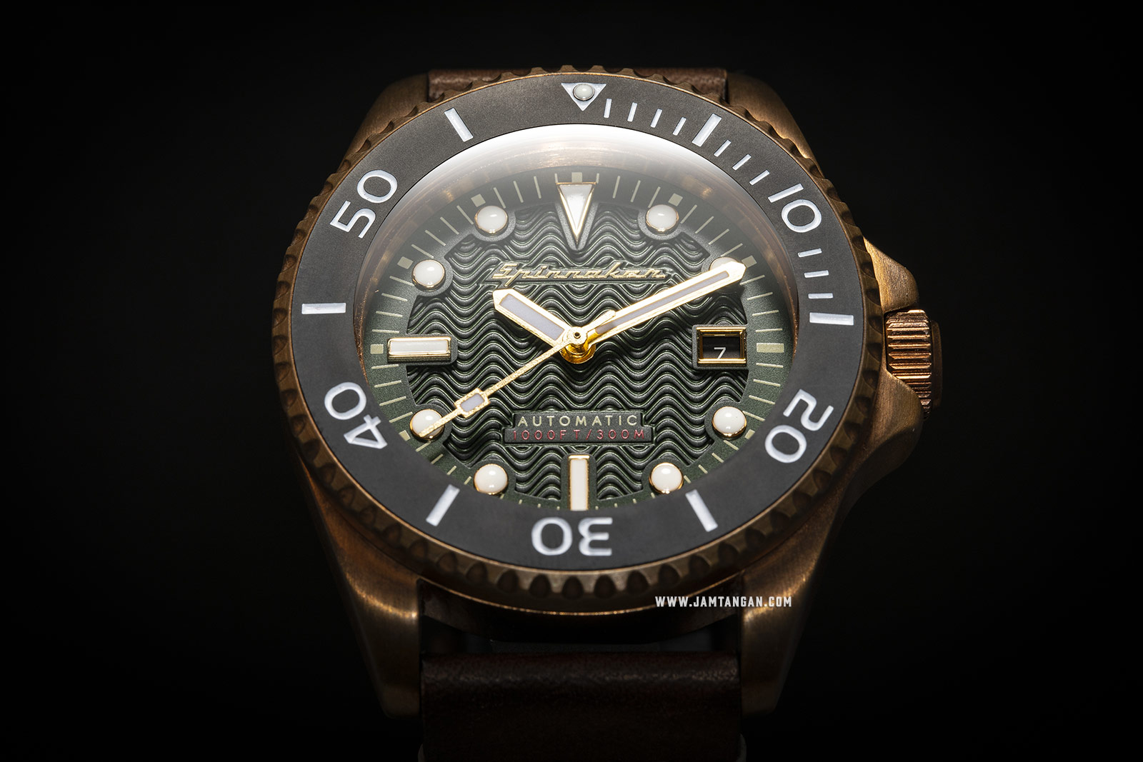 Spinnaker SP-5060-02 Vintage Tesei Men Green Dial Brown Leather Strap Machtwatch